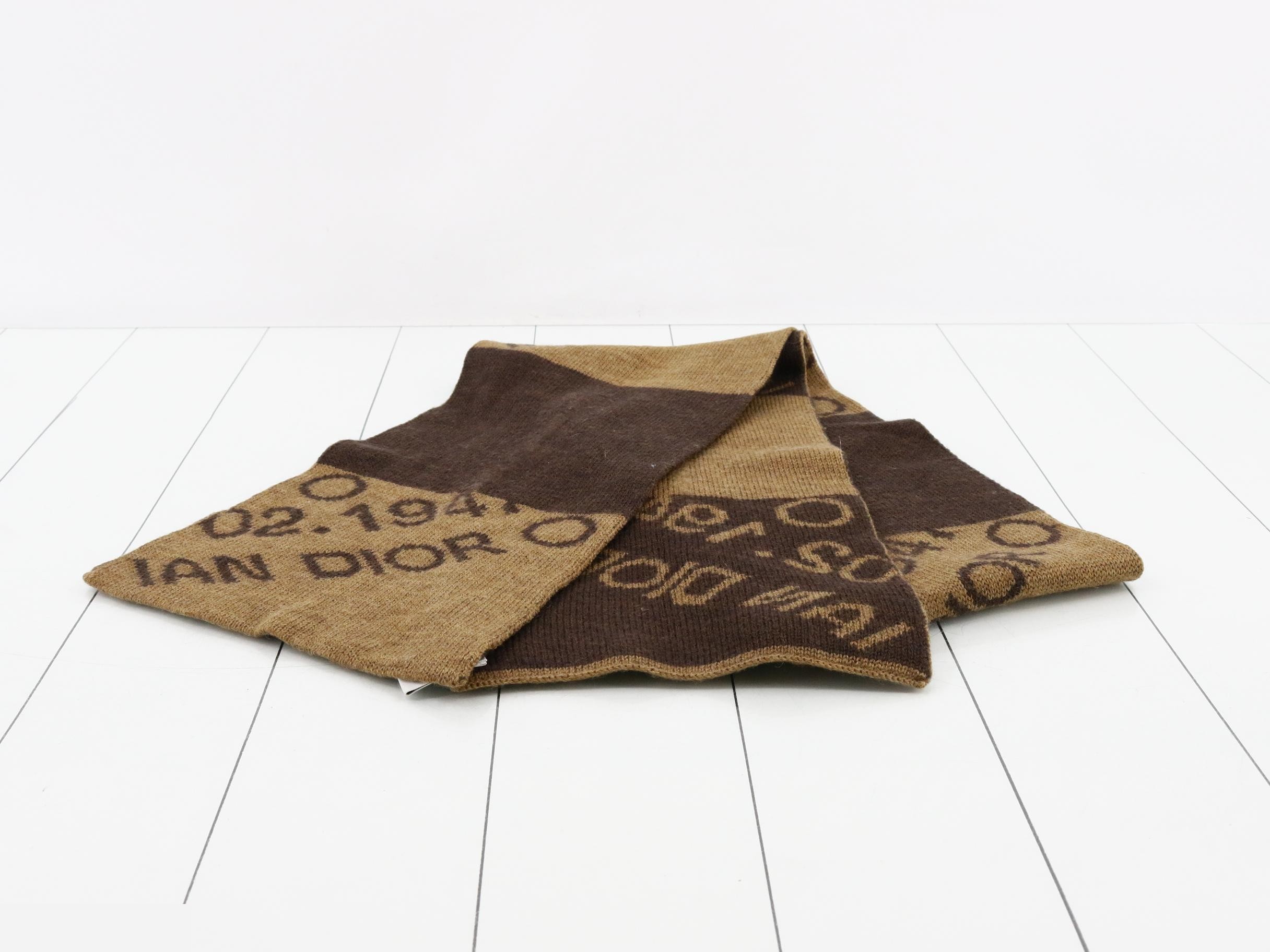 scarf — view 2