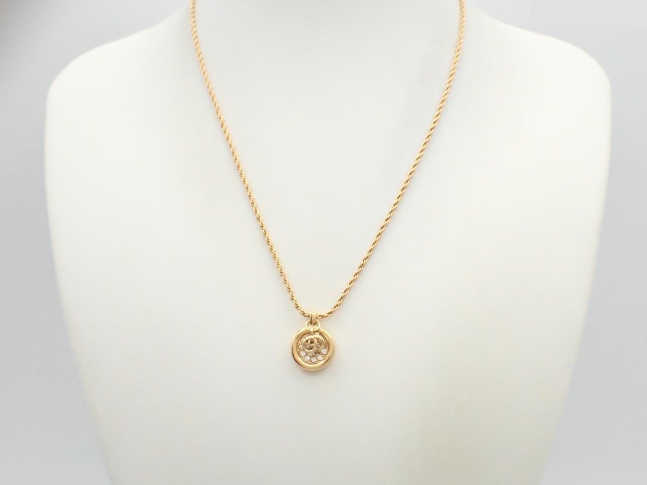 Other lines: Precious metals, necklaces, pendants — view 3