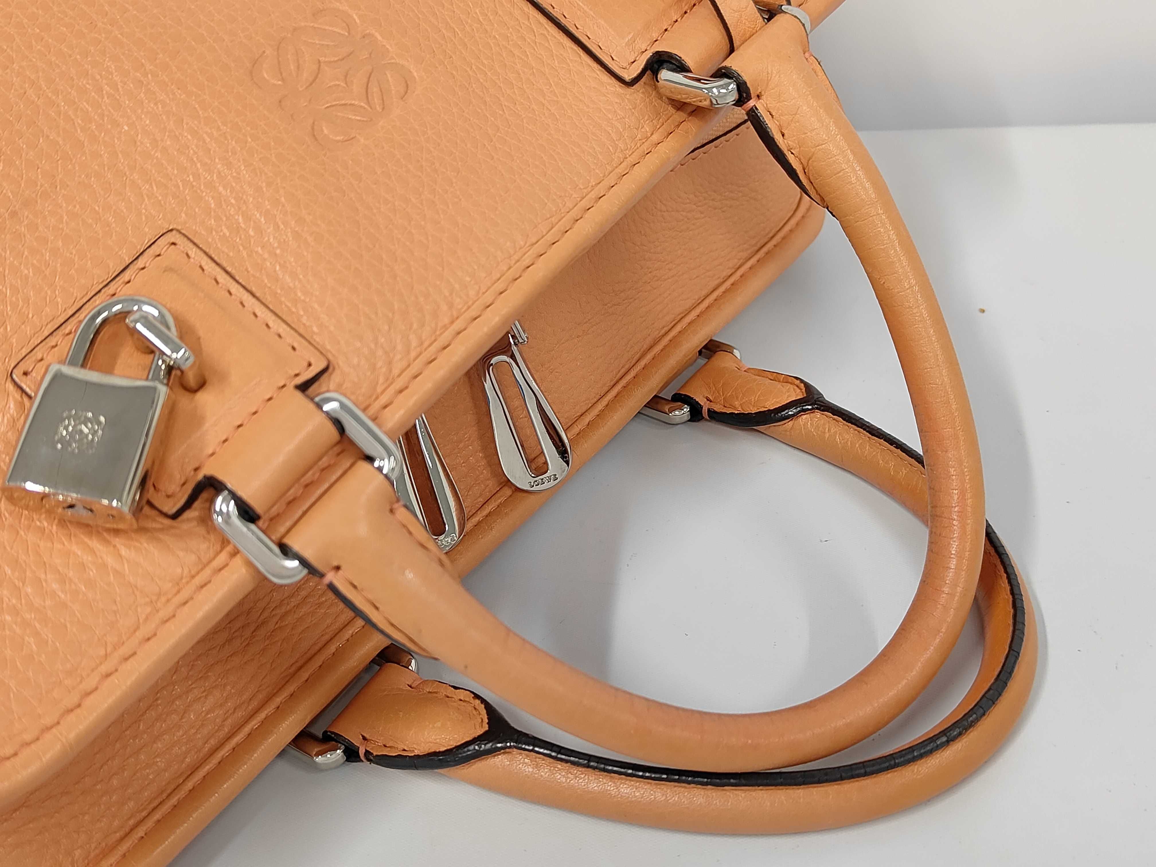 Leather Amazona 28 Limited Edition Handbag, Salmon Pink, with Padlock and 2 Keys. — view 3