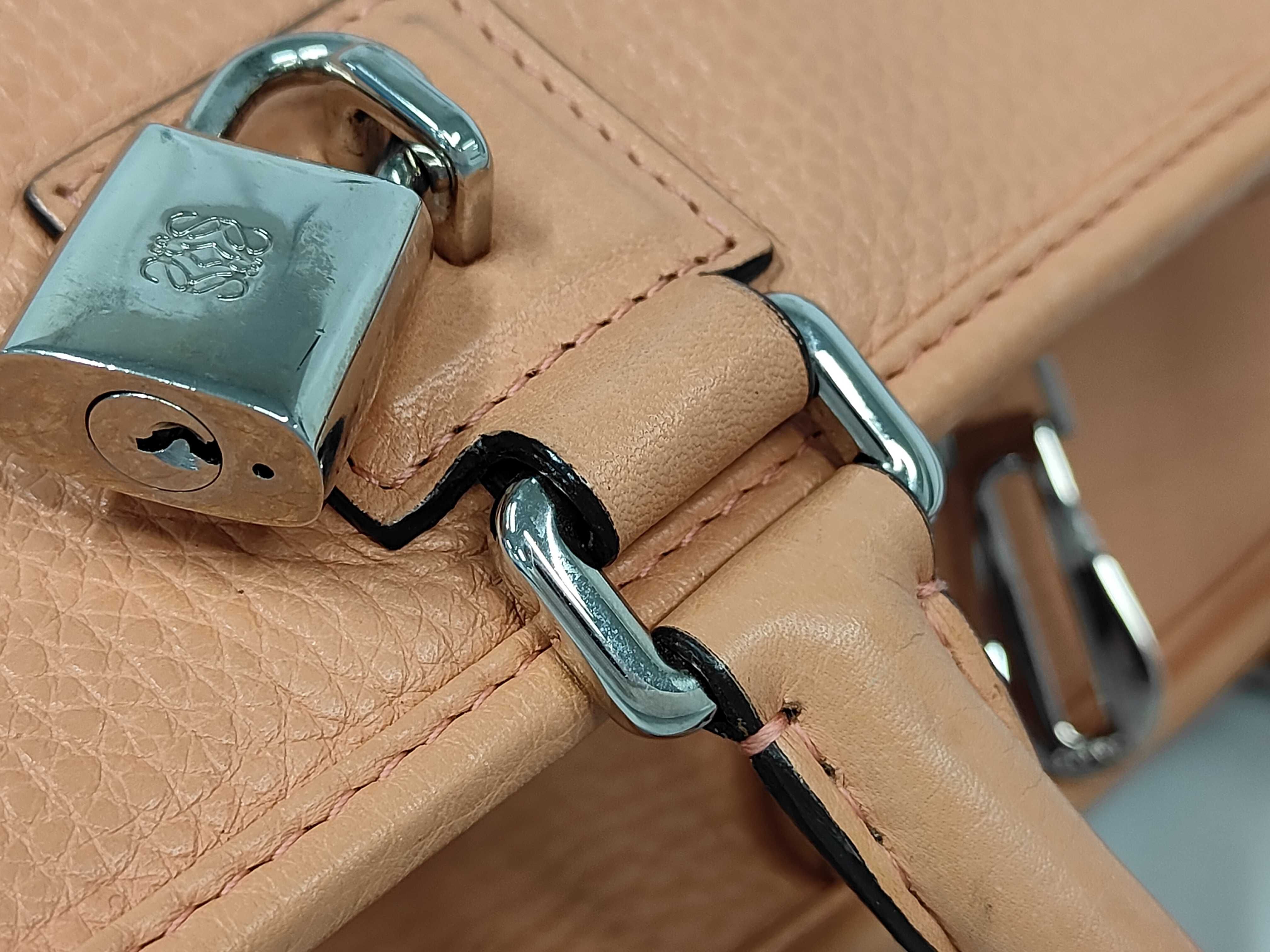 Leather Amazona 28 Limited Edition Handbag, Salmon Pink, with Padlock and 2 Keys. — view 5