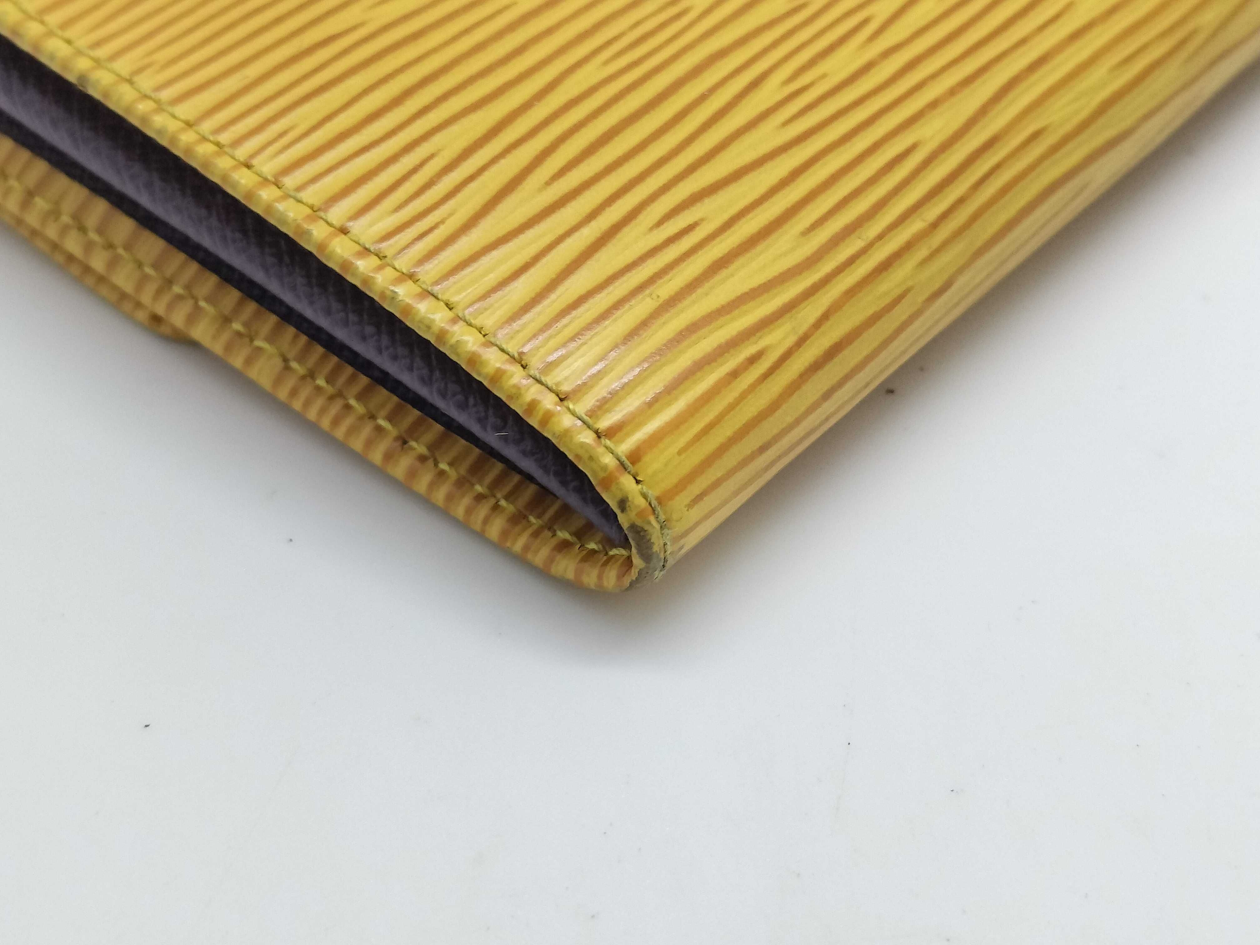 Epi Leather / Pochette Portemonnaie Credit / M63579 Wallet — view 3