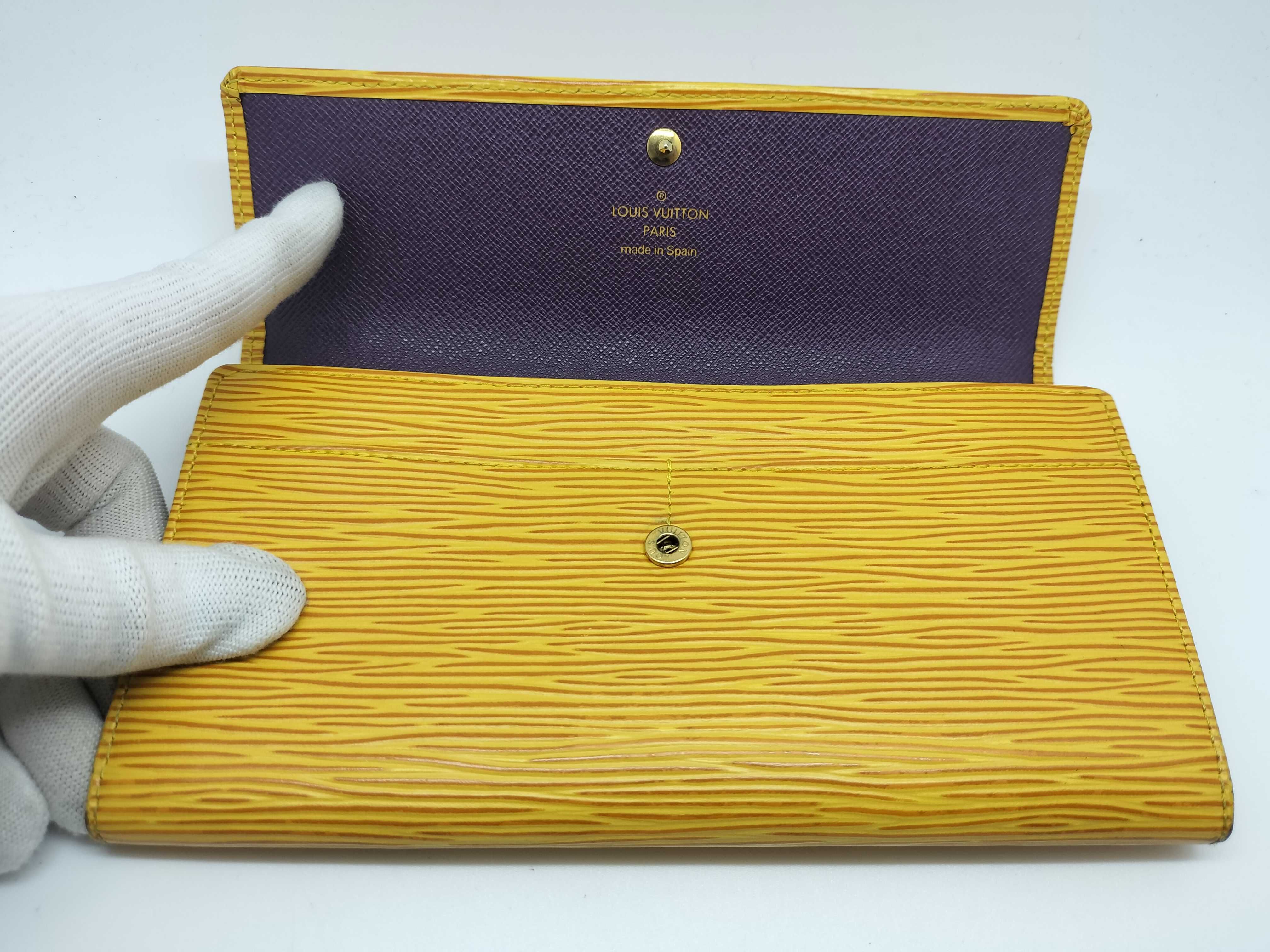 Epi Leather / Pochette Portemonnaie Credit / M63579 Wallet — view 7