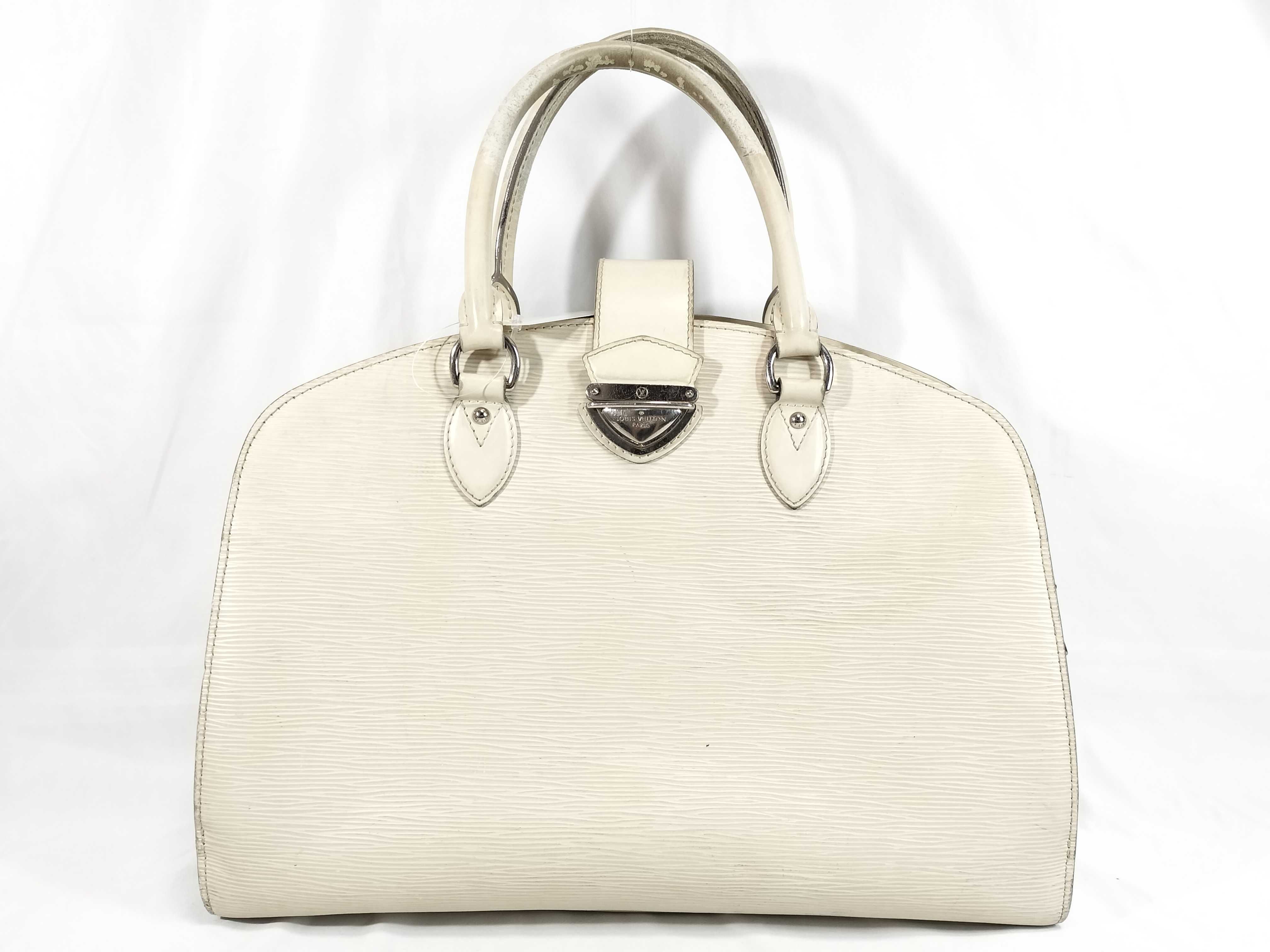 Epi Pont Neuf GM Handbag