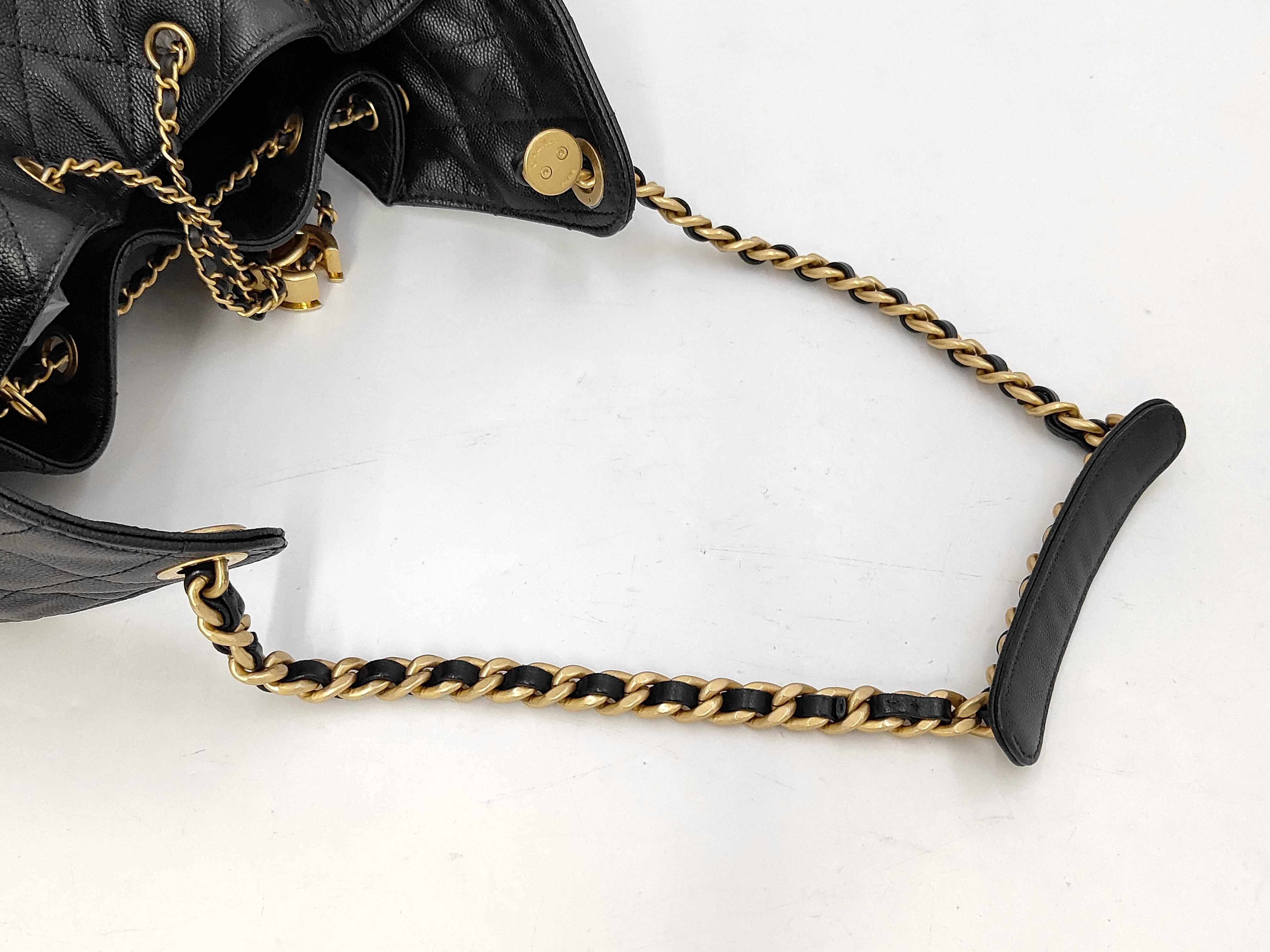 25 Small Random Serial Number Caviar Black Gold Hardware Shoulder Bag — view 5