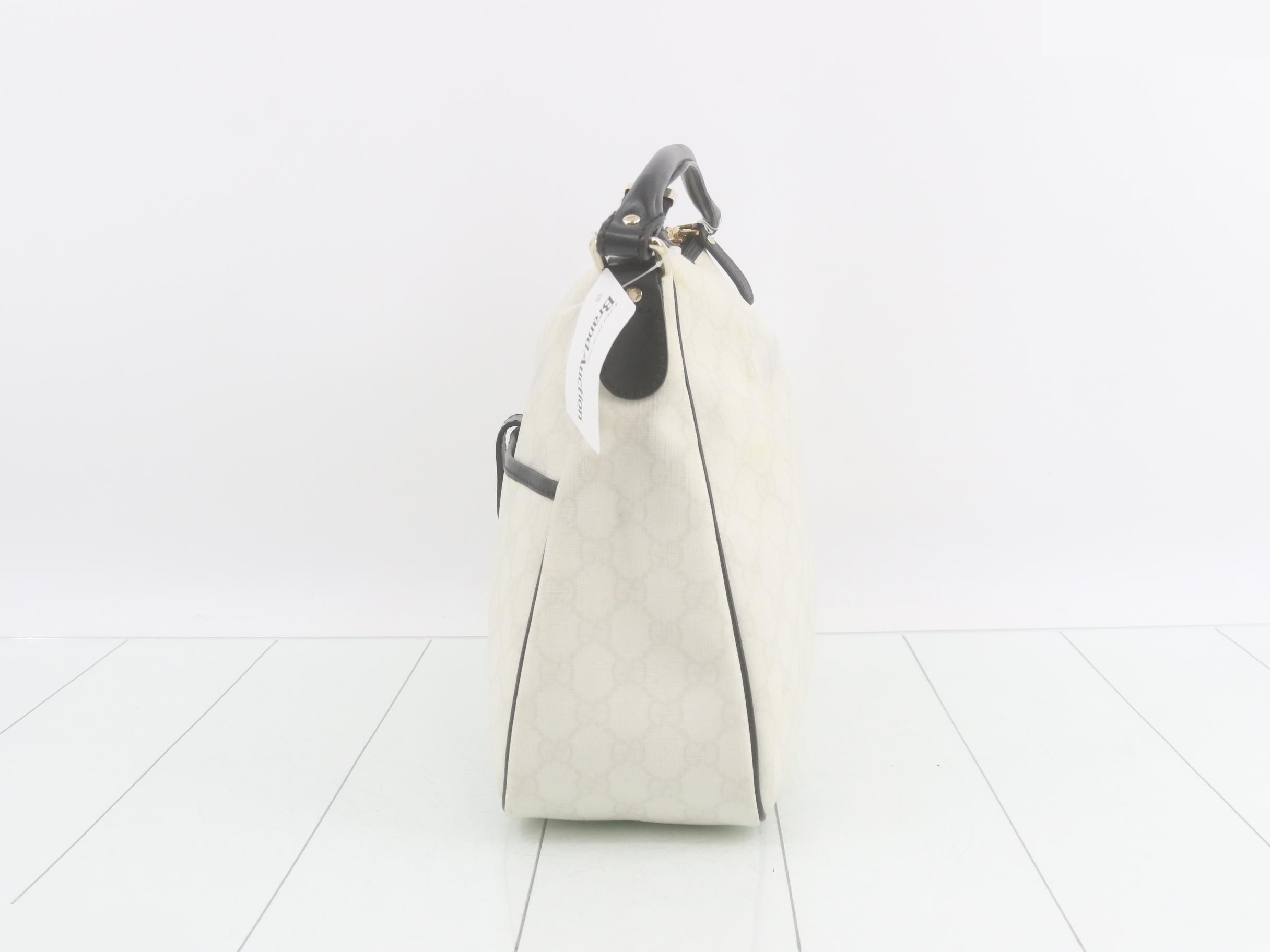 GG Supreme Shoulder Bag — view 3