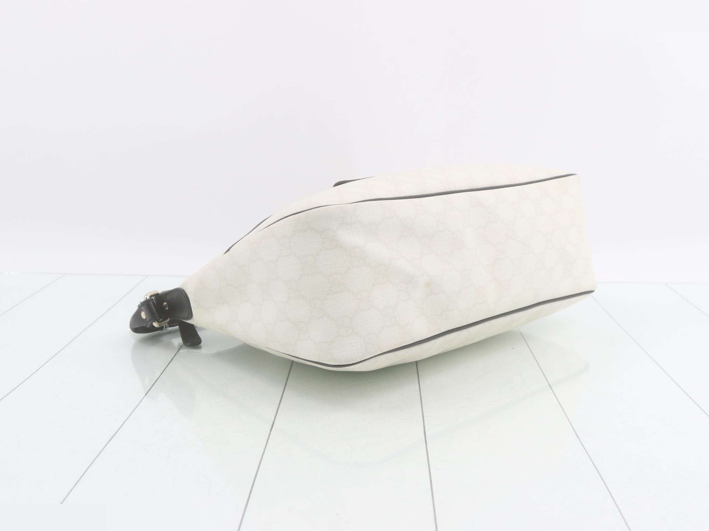 GG Supreme Shoulder Bag — view 5