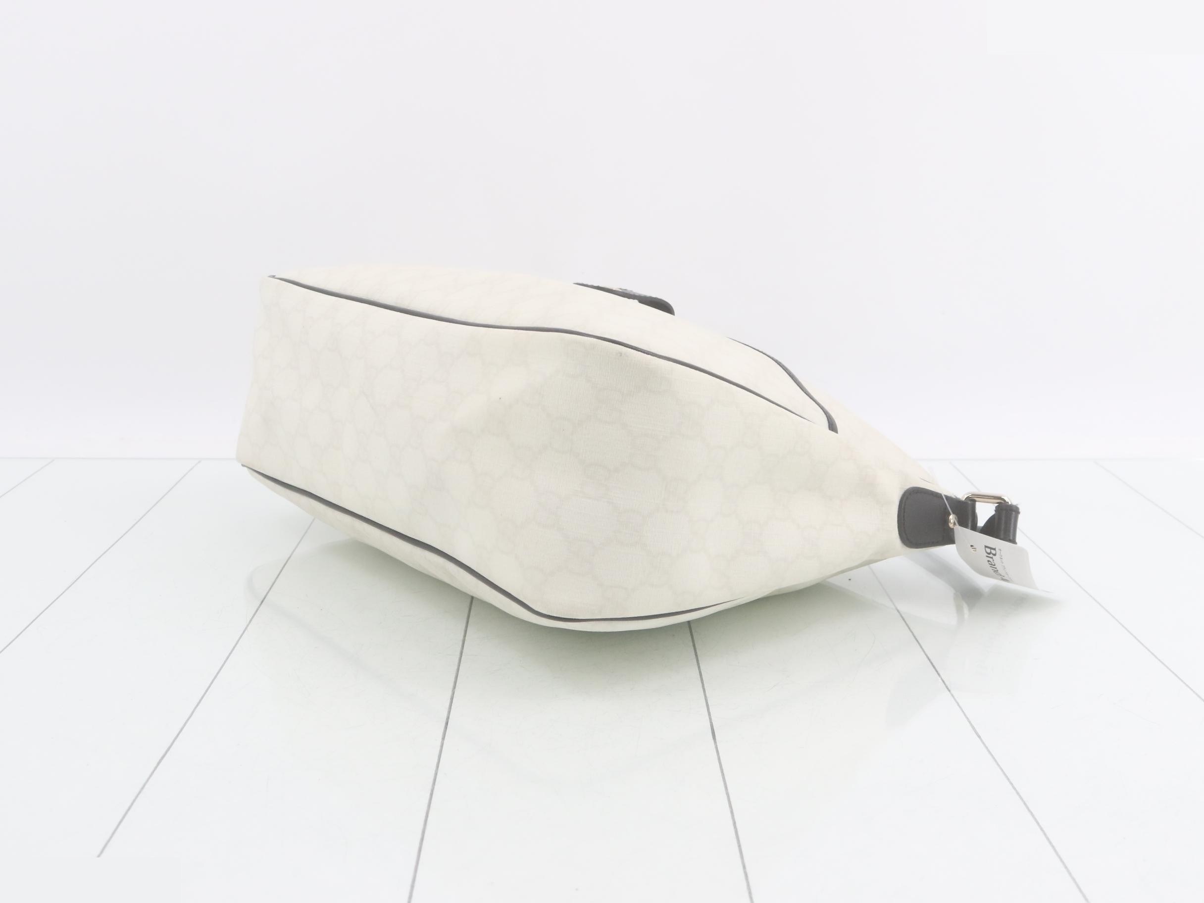 GG Supreme Shoulder Bag — view 6