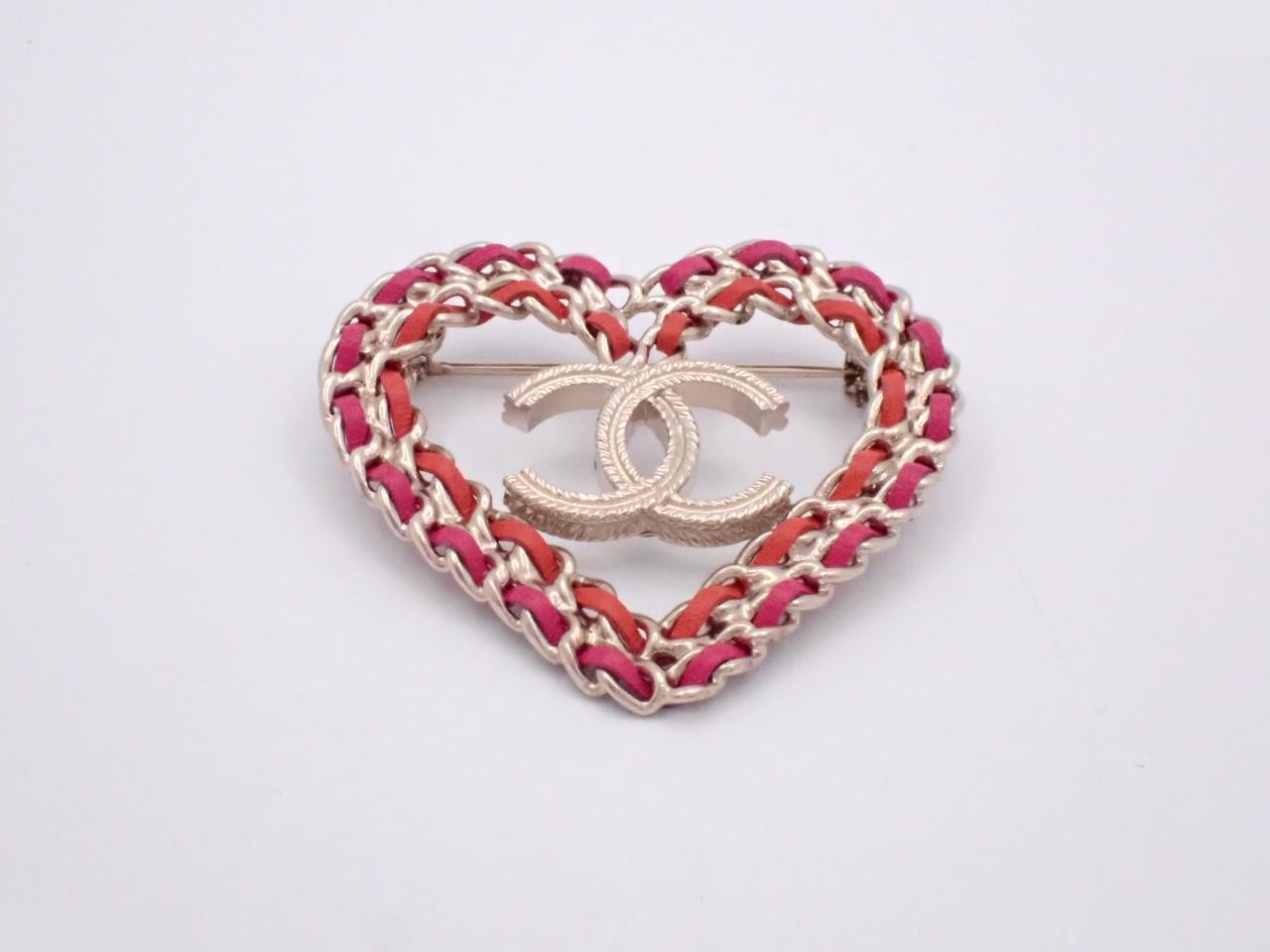 brooch, B18P, heart design, Coco Mark, leather, red, 4.5cm wide.