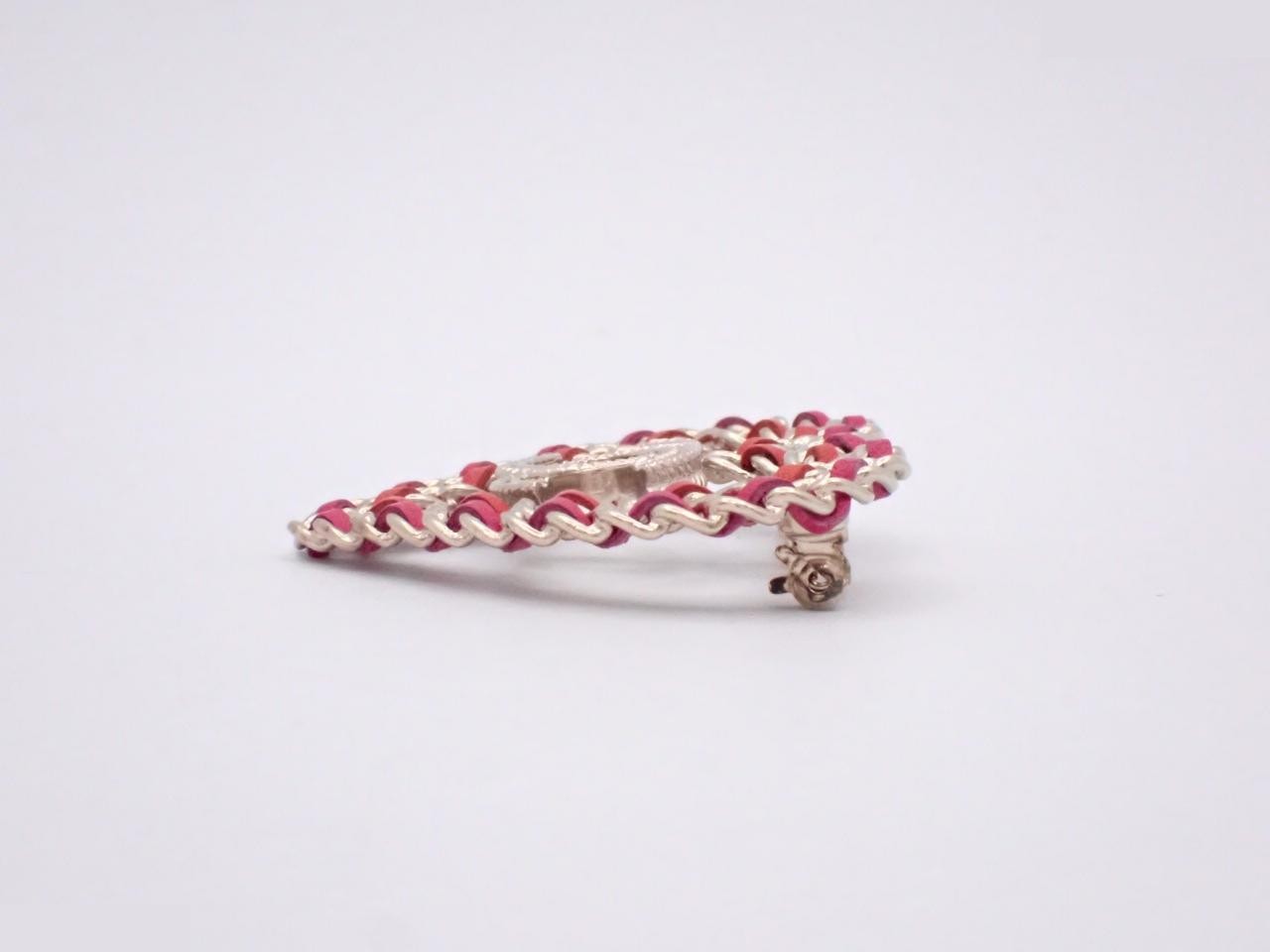 brooch, B18P, heart design, Coco Mark, leather, red, 4.5cm wide. — view 3