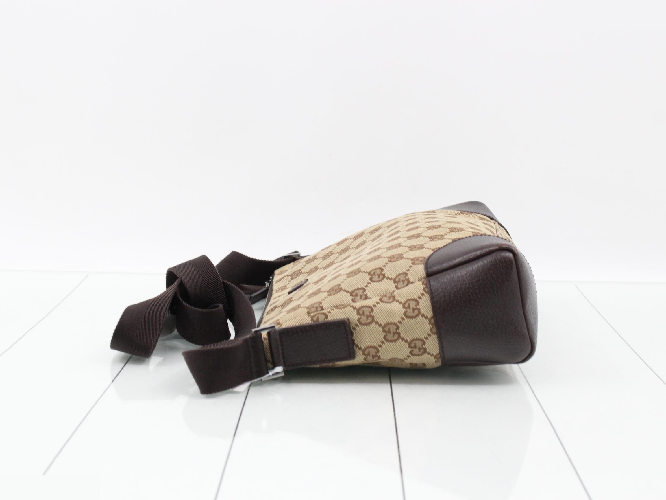 GG Canvas Shoulder Bag — view 4