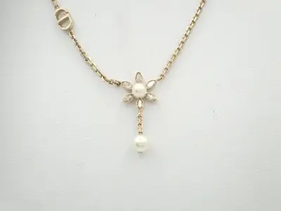 Pearl necklace, precious metal necklace, pendant, chain approximately 44cm