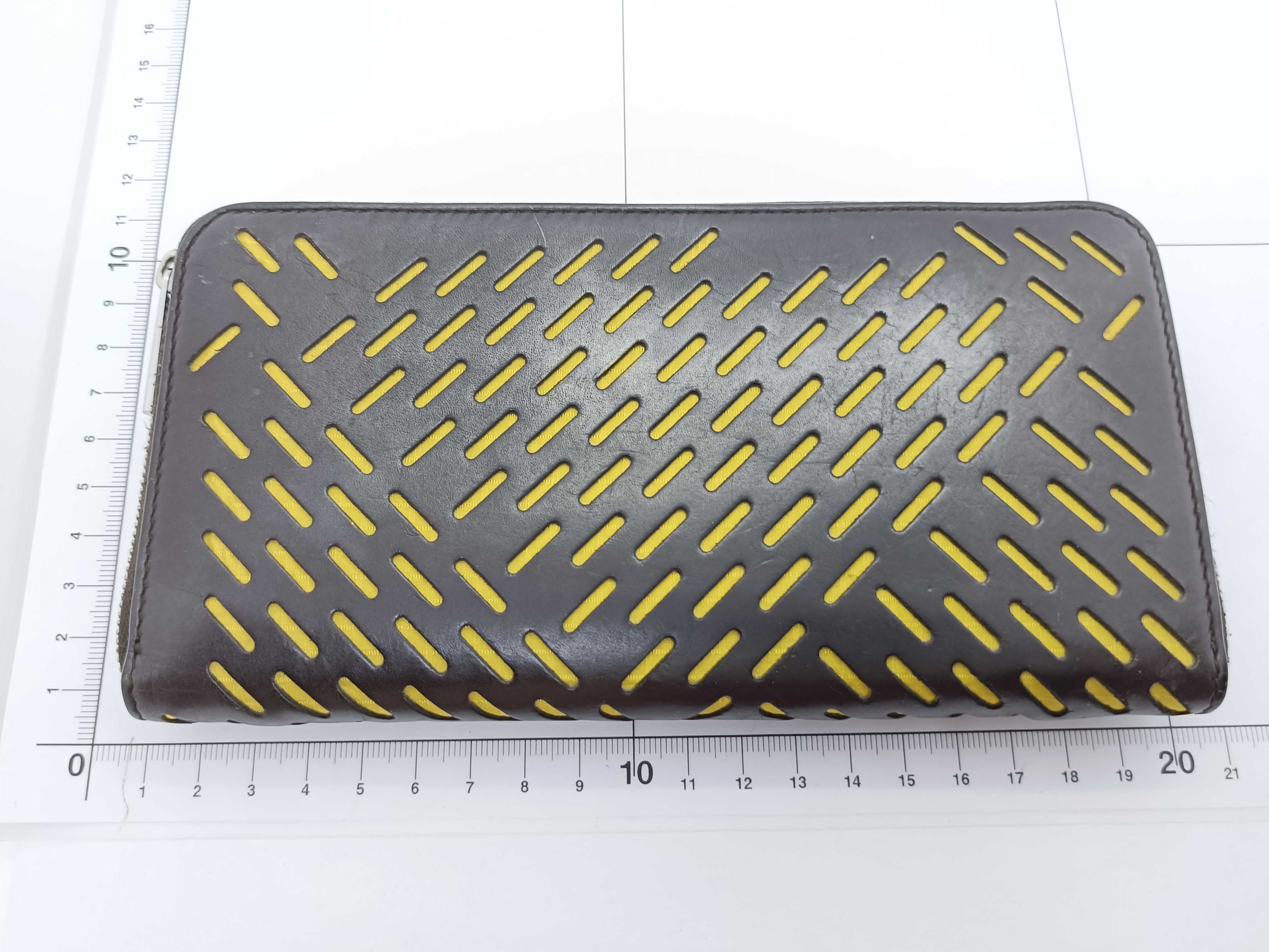 Round Zipper Leather Long Wallet Perforated Yellow Wallet — view 2