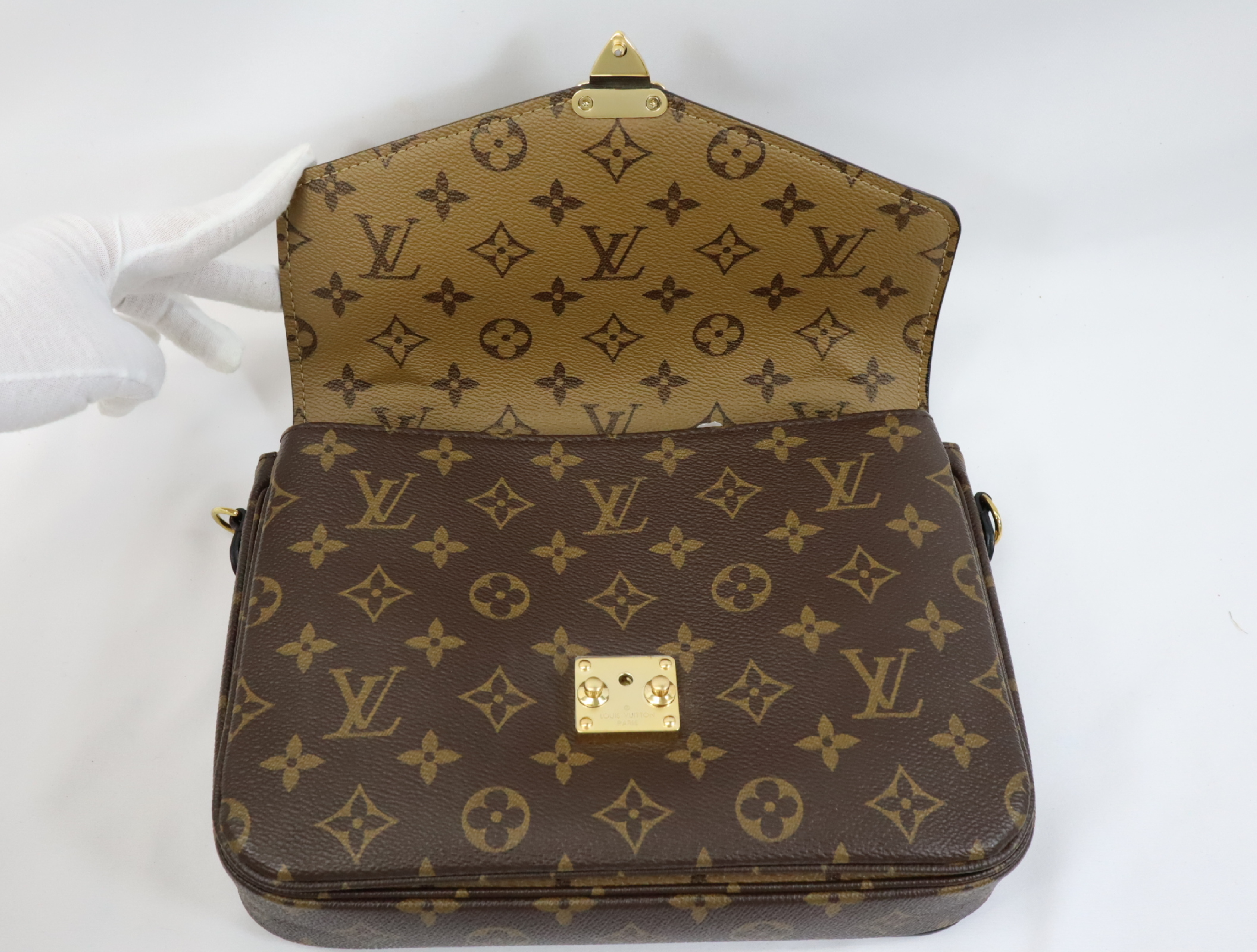 Monogram Reverse Pochette Metis MM M44876 Shoulder Bag (RFID detected) — view 13