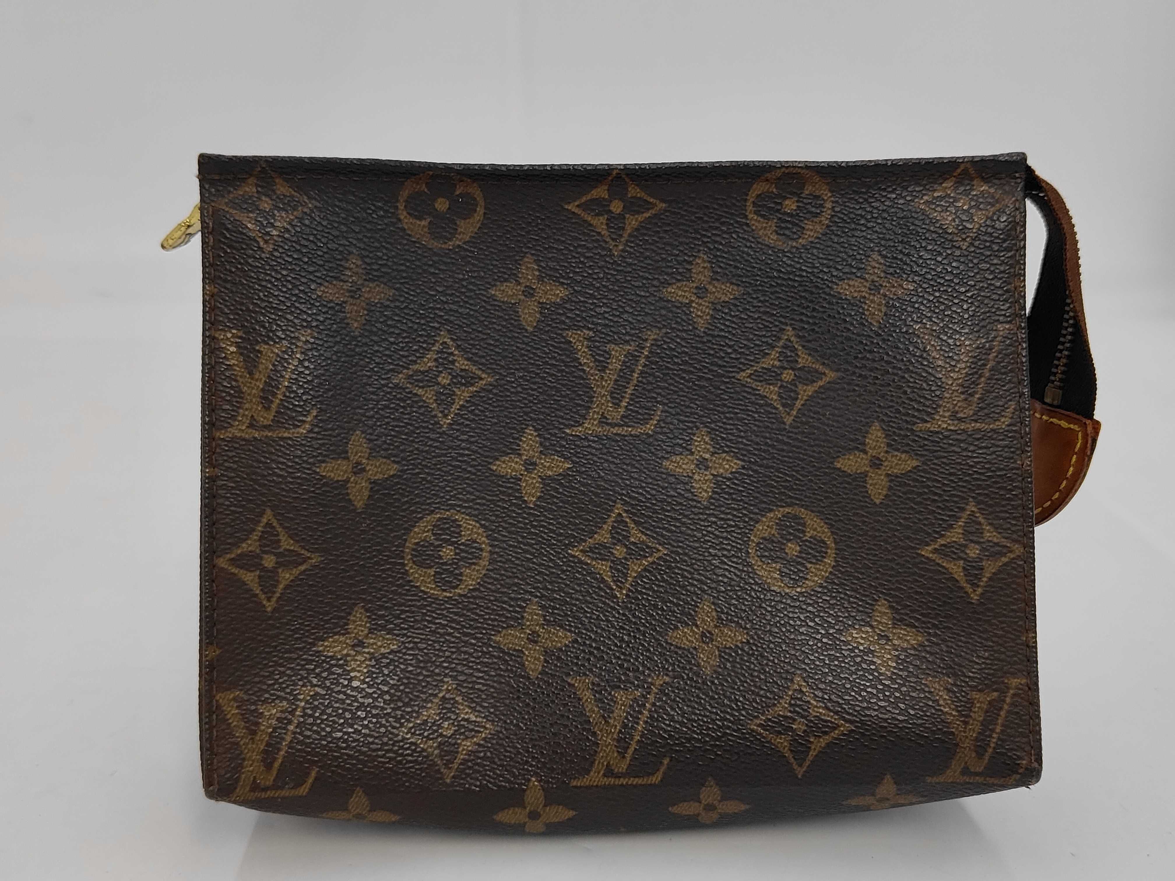 Monogram Louis Vuitton Pochette Toilette 19 Clutch Bag