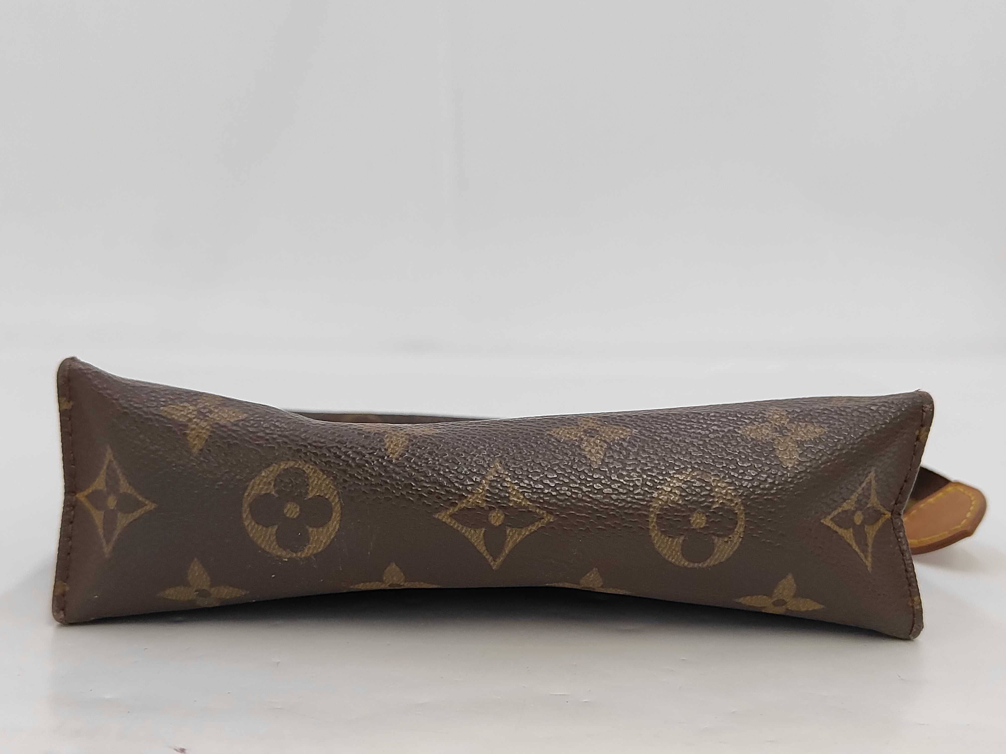 Monogram Louis Vuitton Pochette Toilette 19 Clutch Bag — view 4