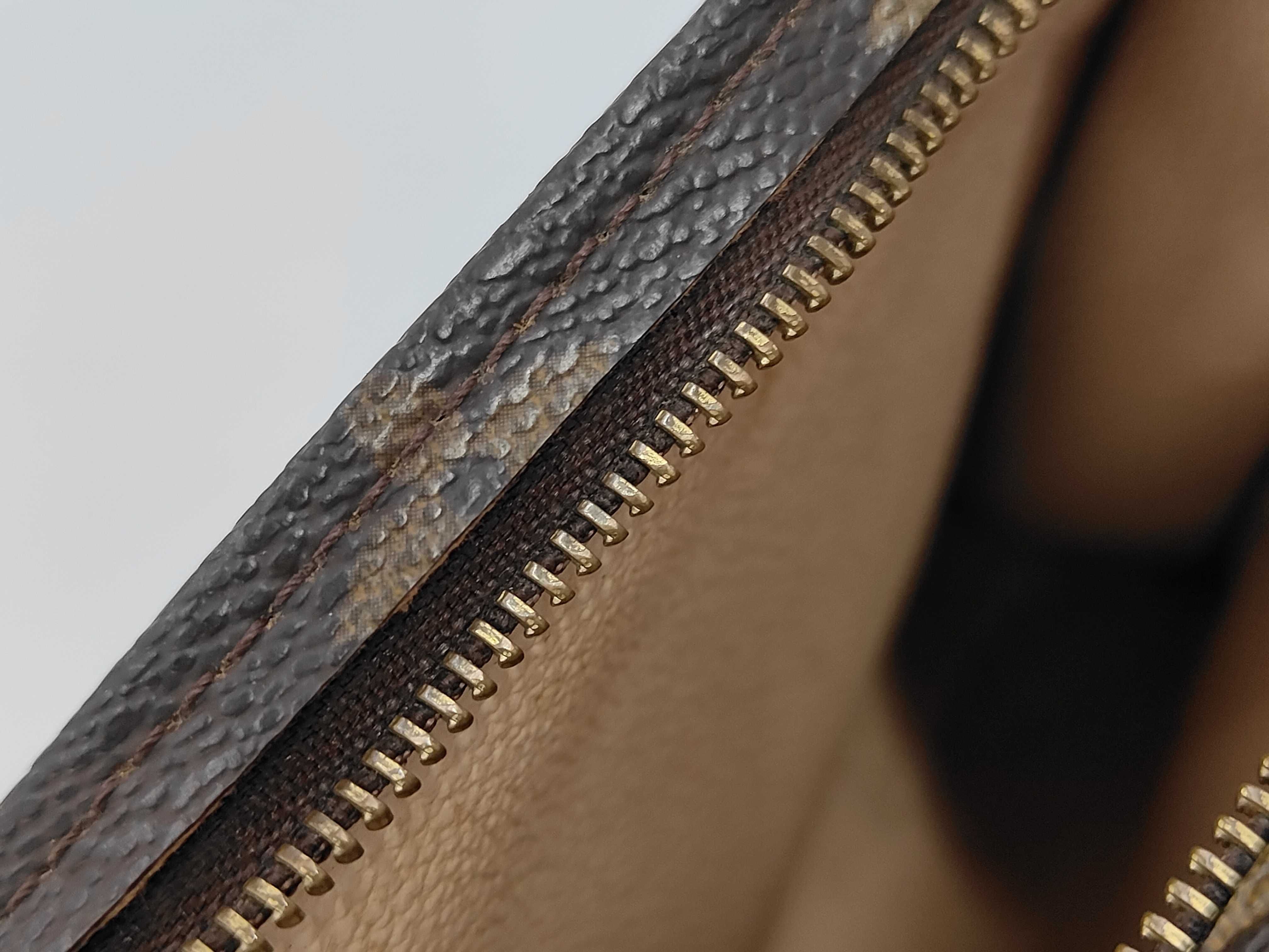 Monogram Louis Vuitton Pochette Toilette 19 Clutch Bag — view 6