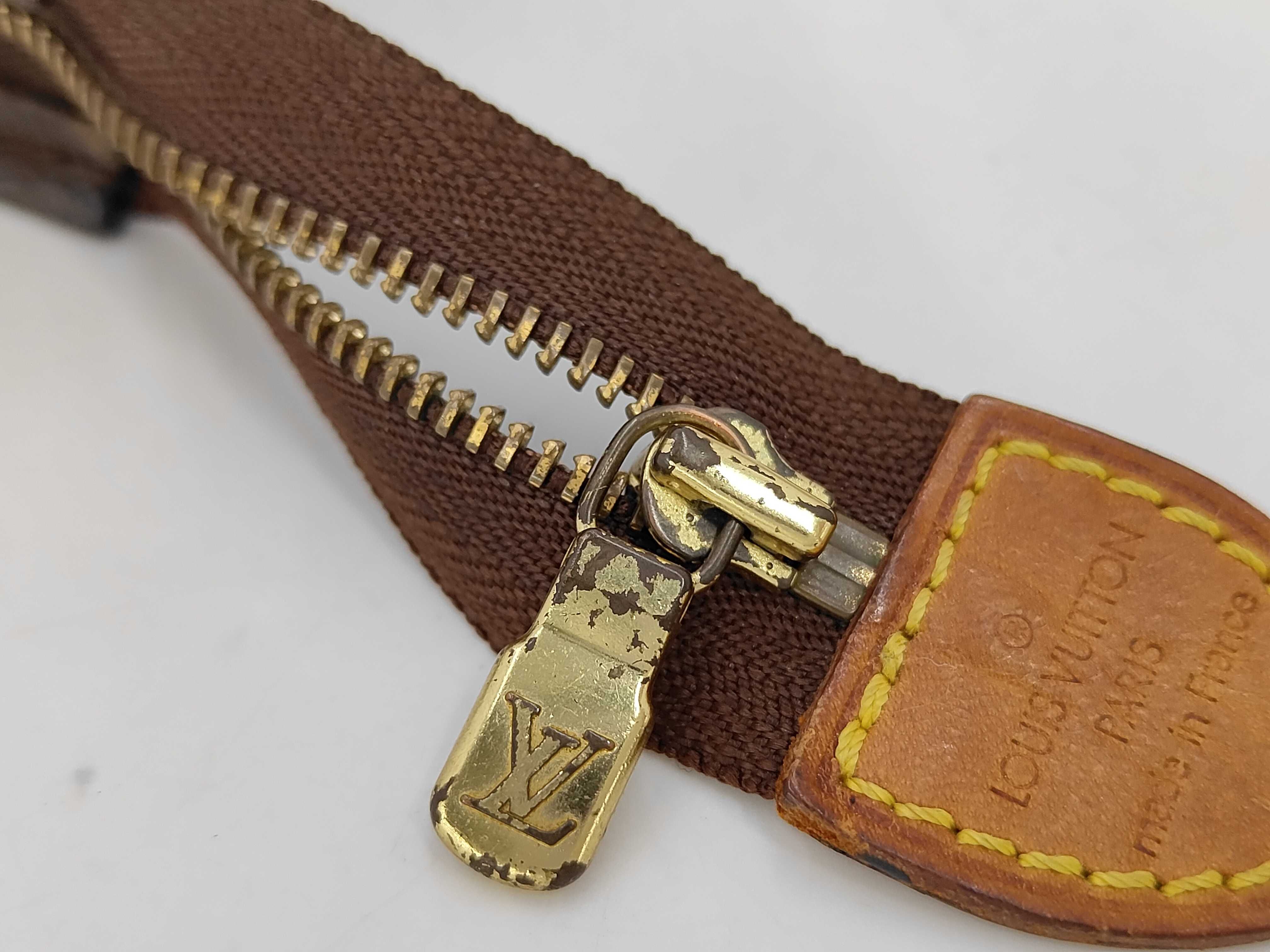 Monogram Louis Vuitton Pochette Toilette 19 Clutch Bag — view 8