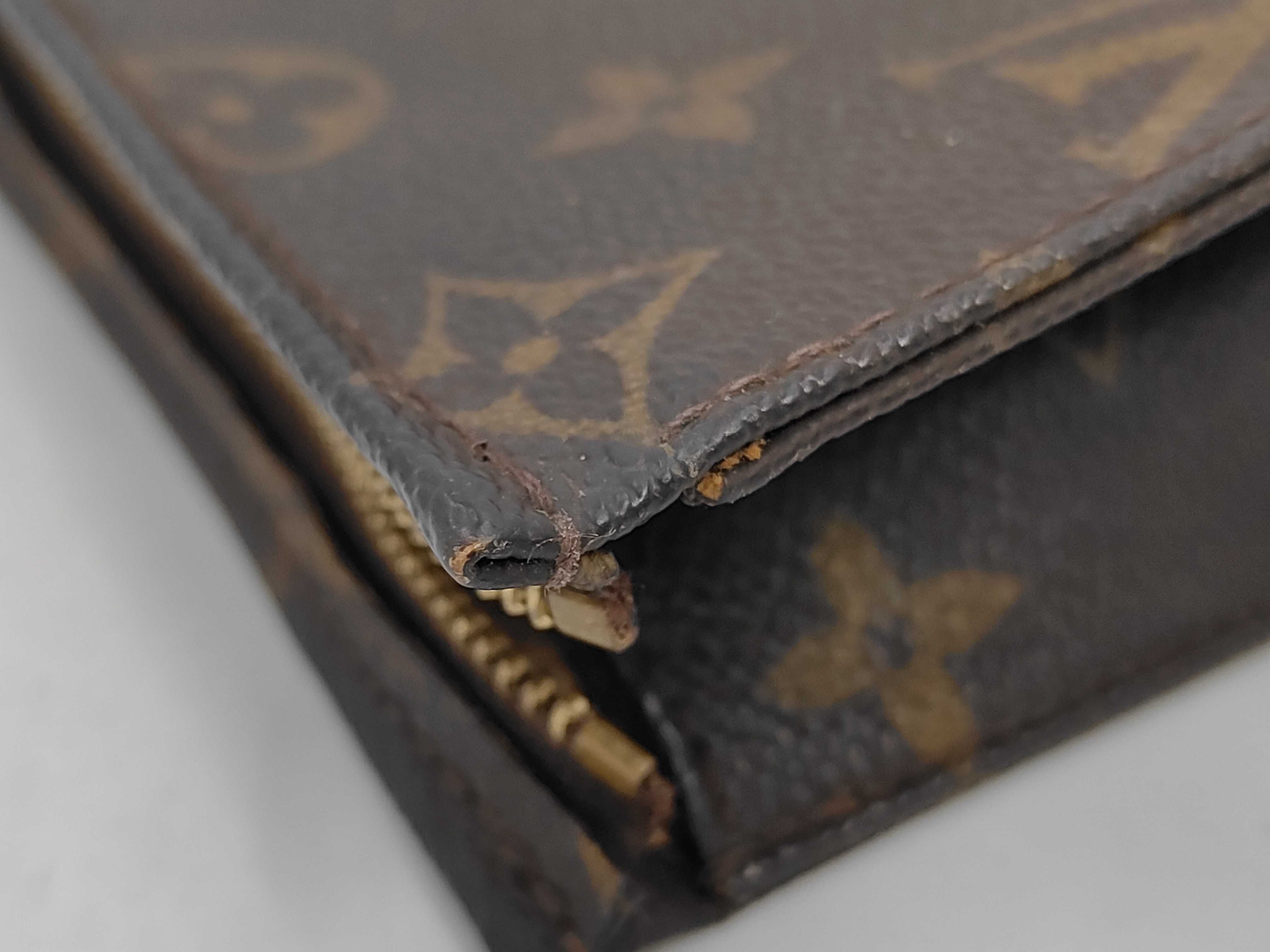 Monogram Louis Vuitton Pochette Toilette 19 Clutch Bag — view 9