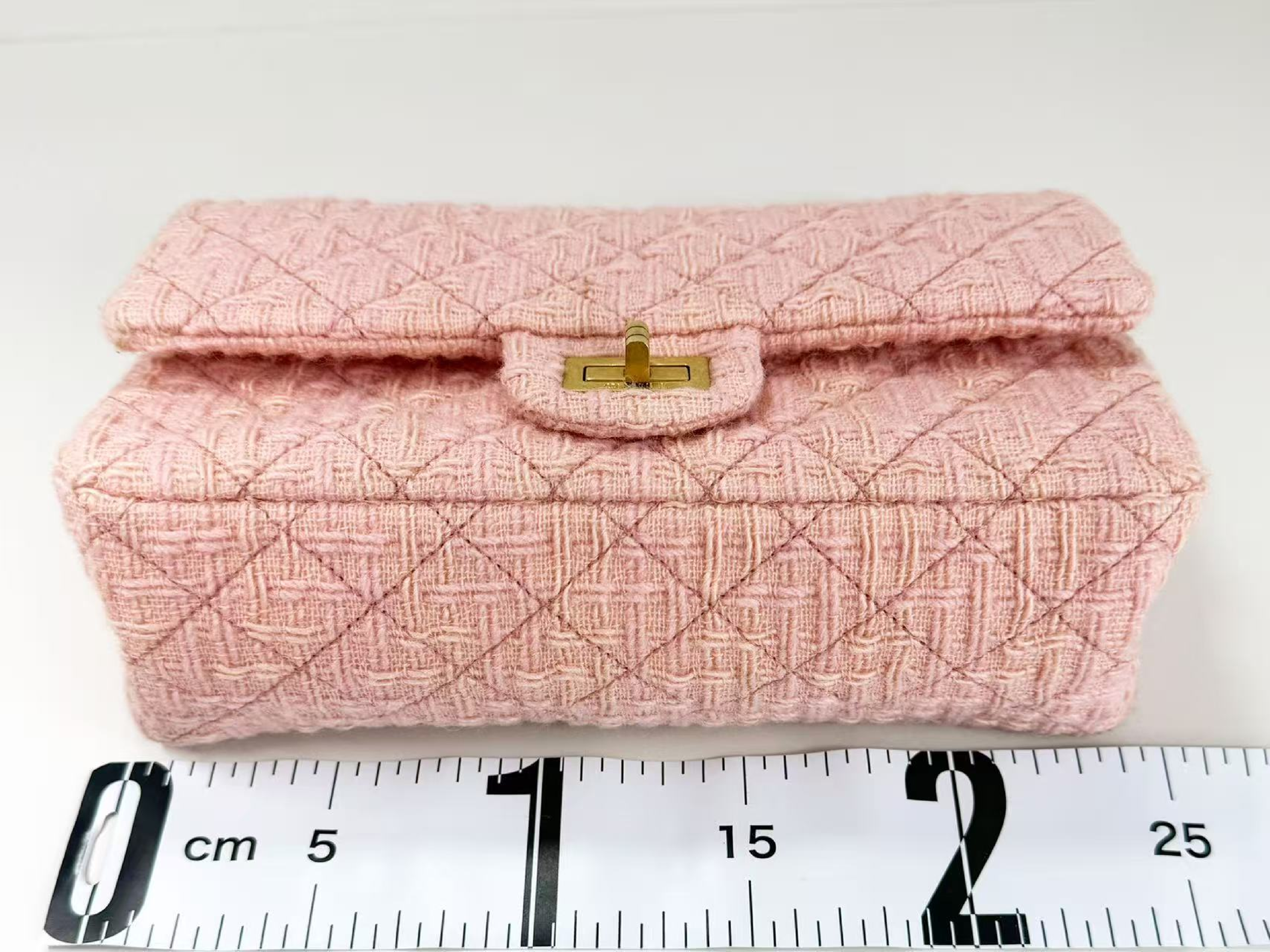 Tweed 2.55 Double Flap Matelassé Shoulder Bag, Approx. W25cm, Serial Number [Includes Dust Bag, Authenticity Card, and Seal] Vintage Gold Hardware 23170742 Shoulder Bag — view 4