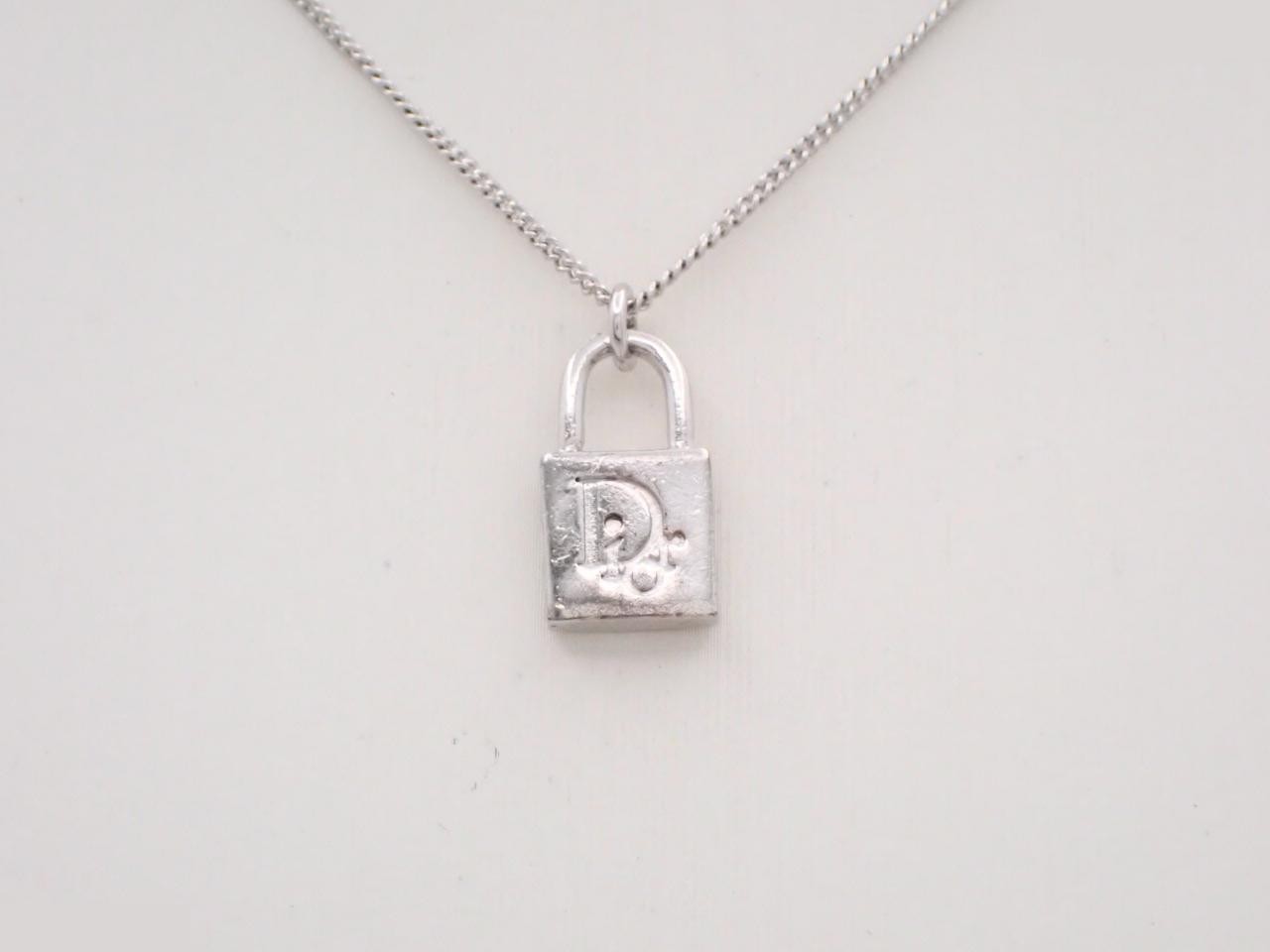 Other lines: Precious metals, necklaces, pendants