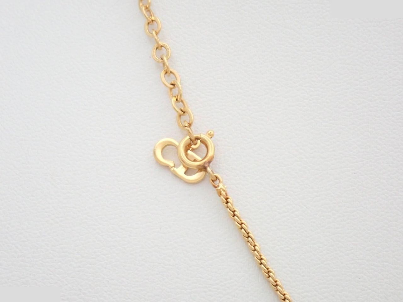 Gold necklace — view 2