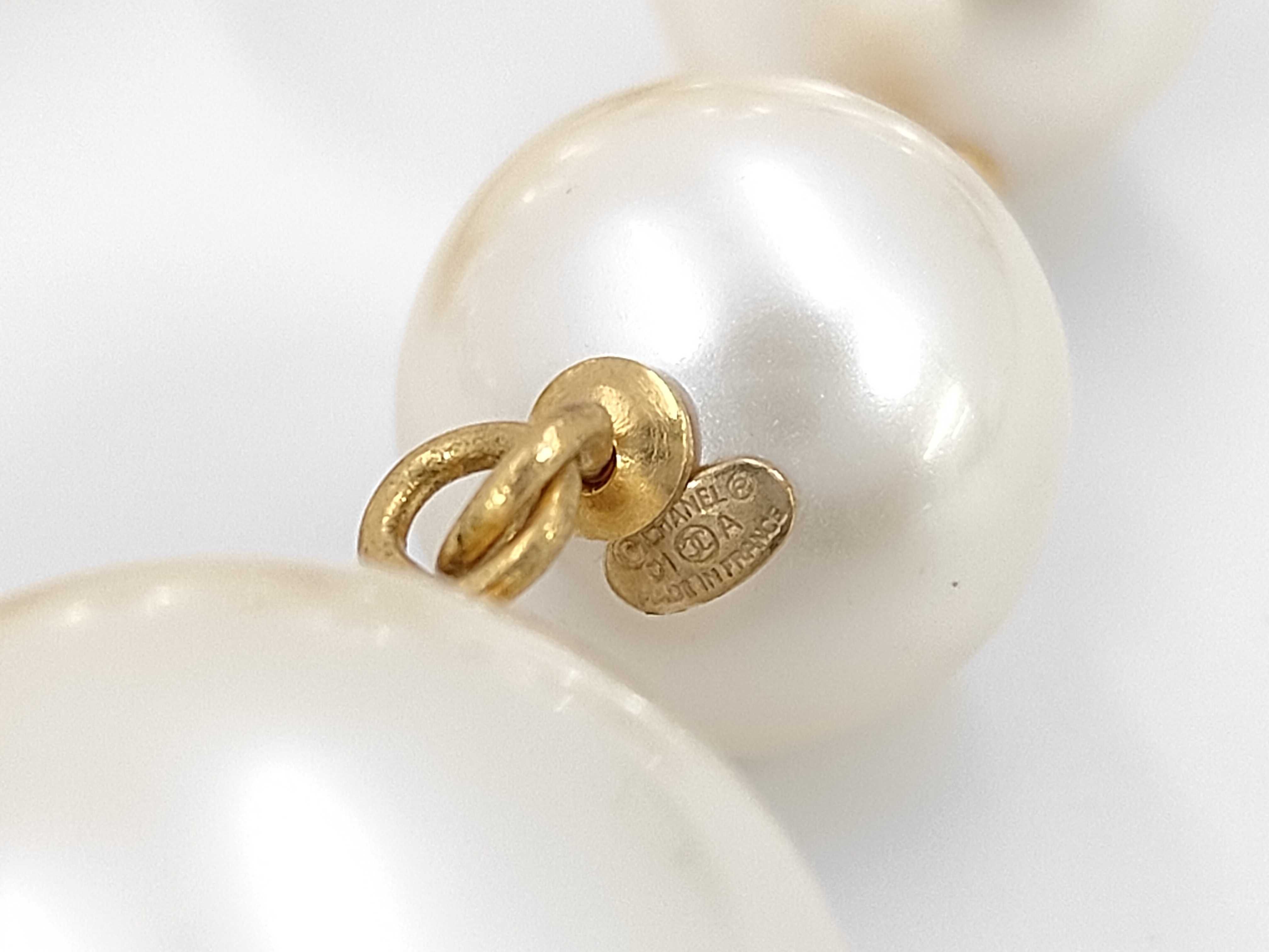 Coco Pearl White x Gold Necklace — view 4