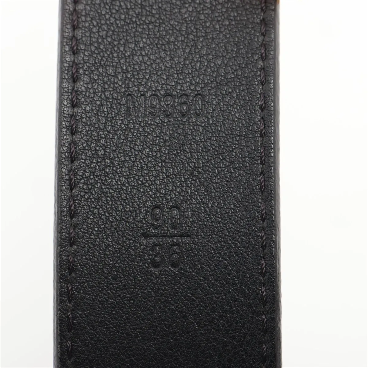 M9360 Ceinture Twist BC4116 Belt, size 90, Leather, Black. Shows signs of wear including — view 6