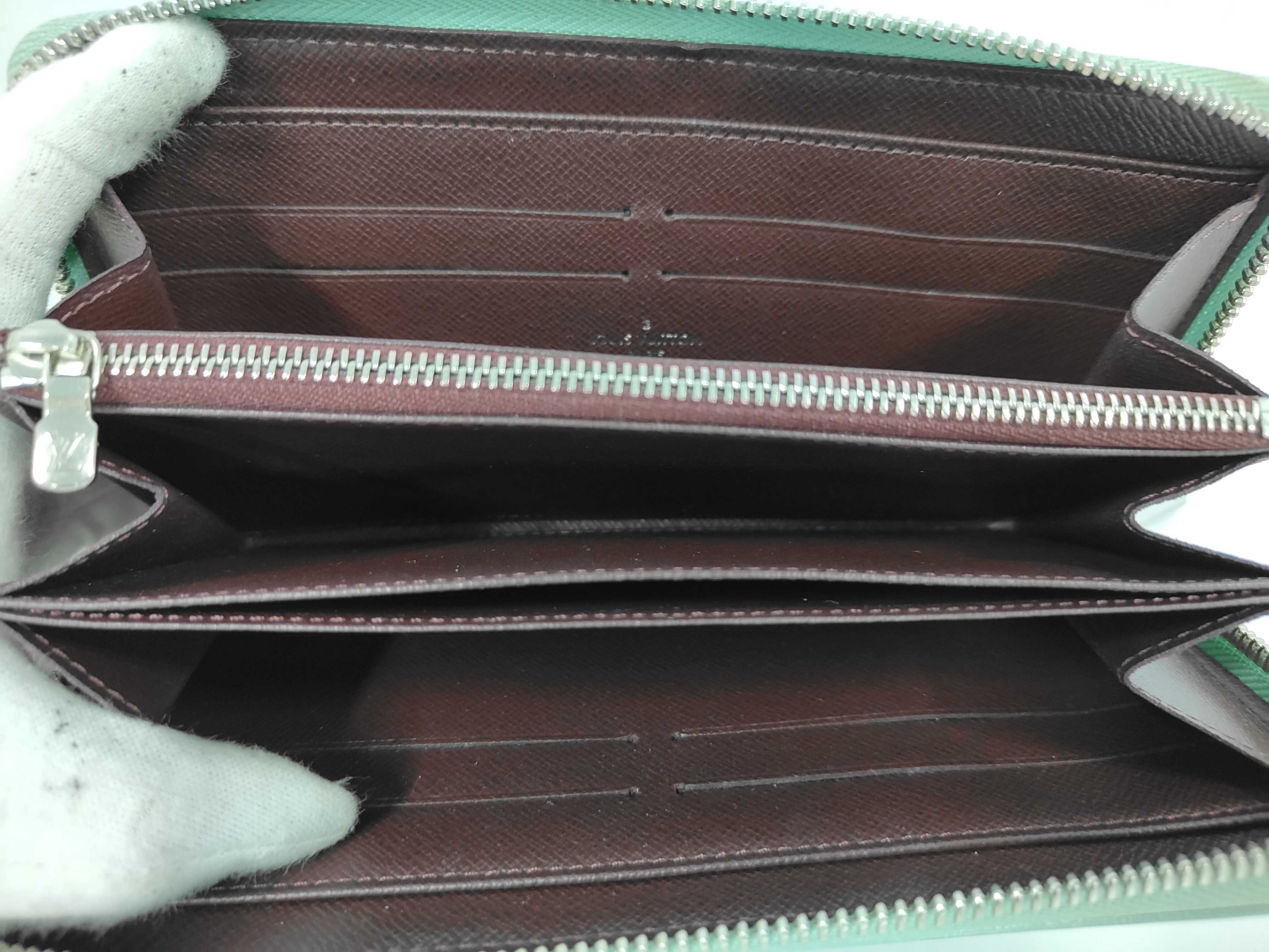 Epi Electric Zippy Wallet Long Wallet CA0192 M60313 — view 10