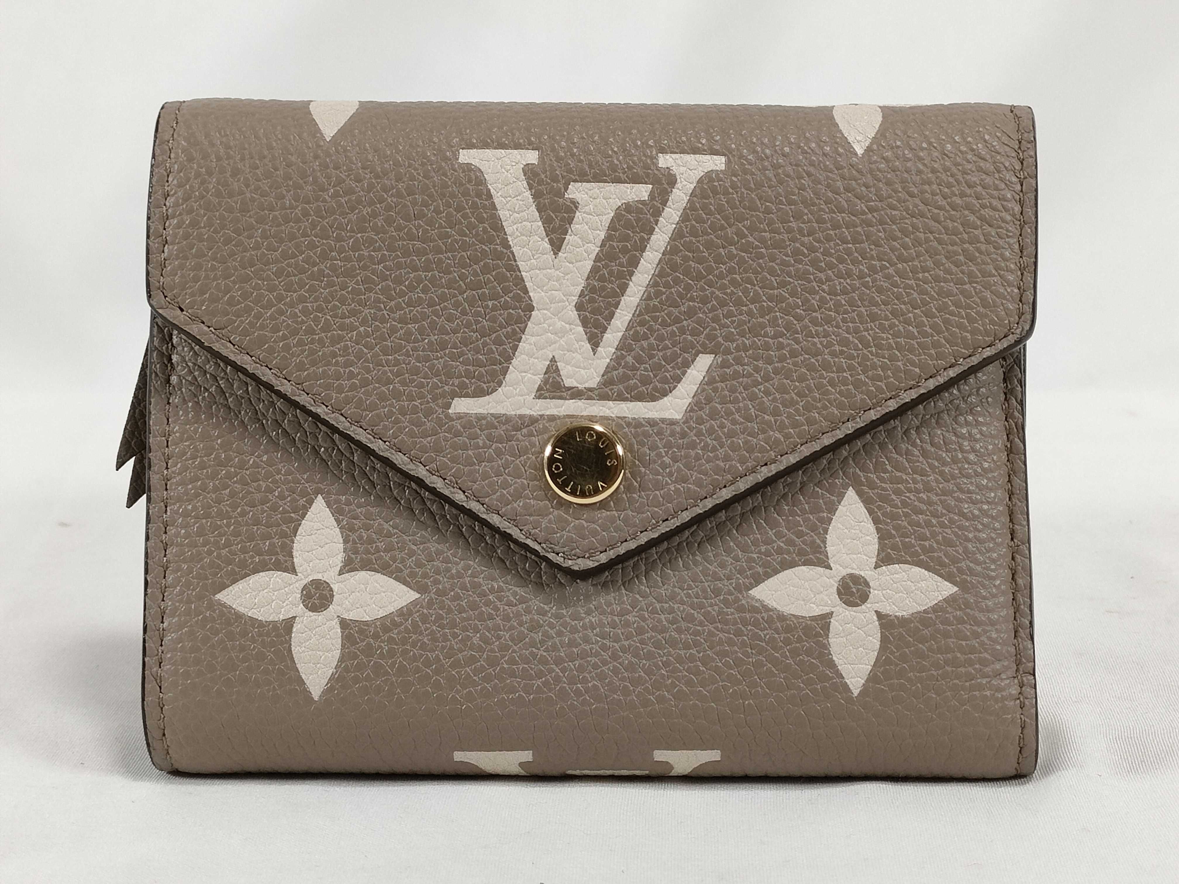 Monogram Victorine Compact Greige Giant Monogram Wallet