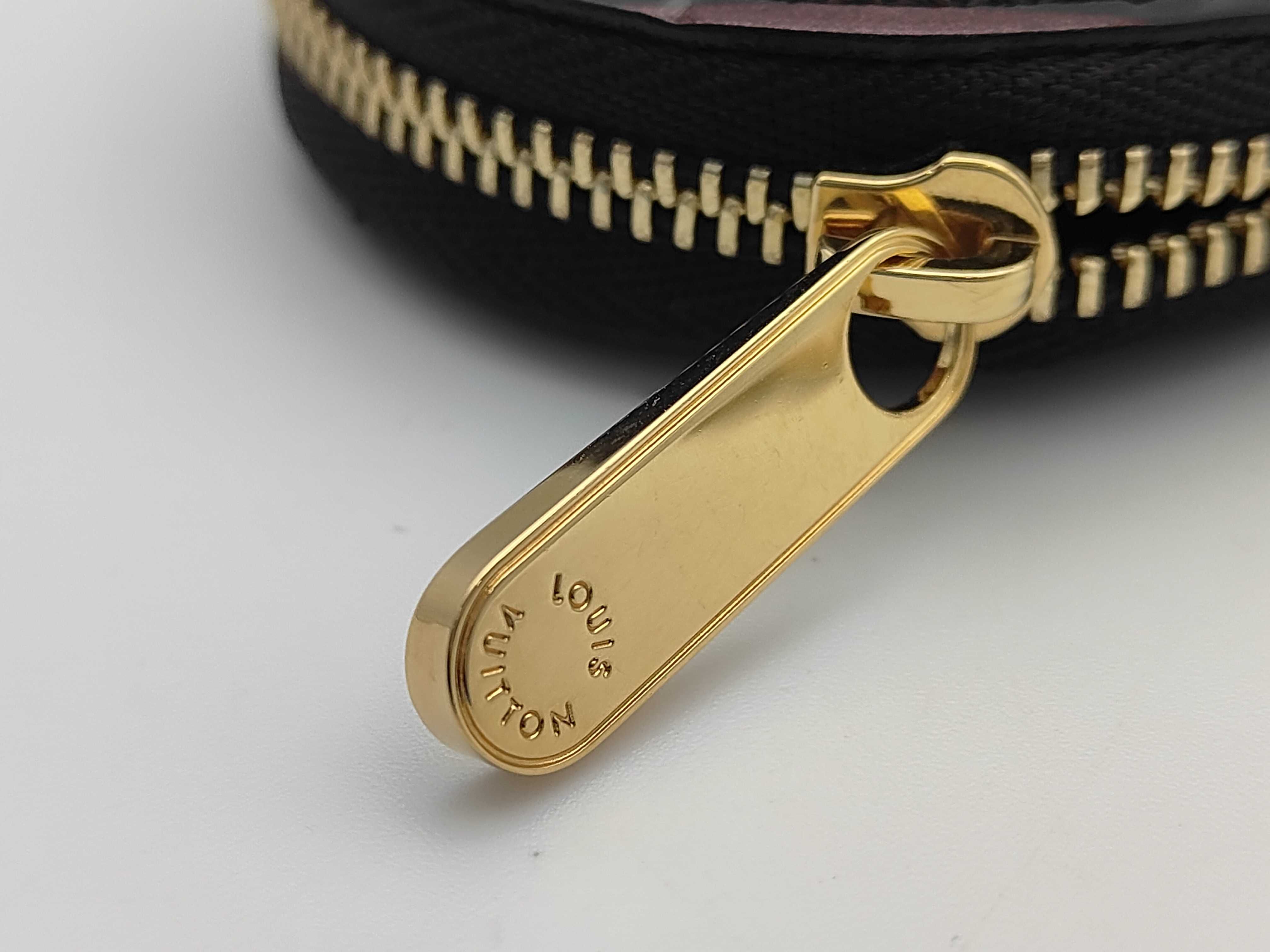 M91713 Vernis Coin Case Wallet 25 Coin Case — view 3