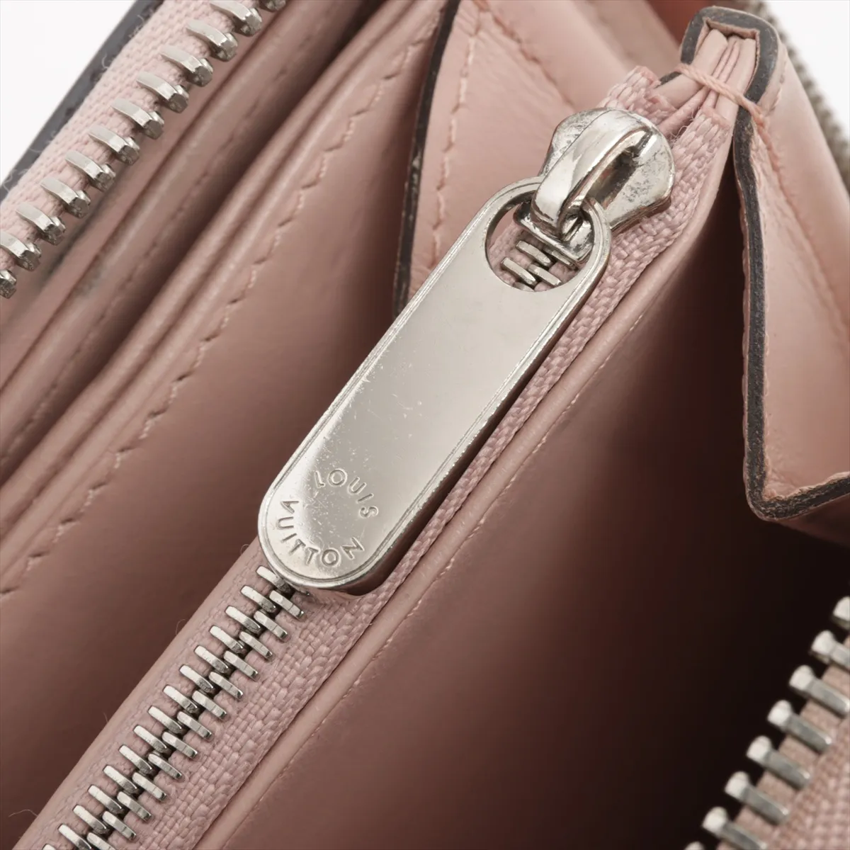 Mahina Zippy Wallet M61868 TN3119 Magnolia Round Zip Wallet — view 11