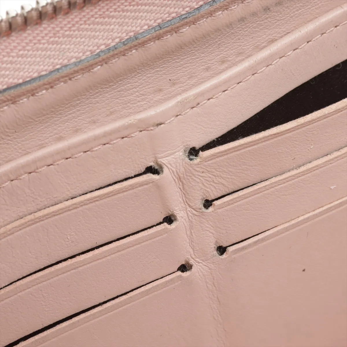 Mahina Zippy Wallet M61868 TN3119 Magnolia Round Zip Wallet — view 13