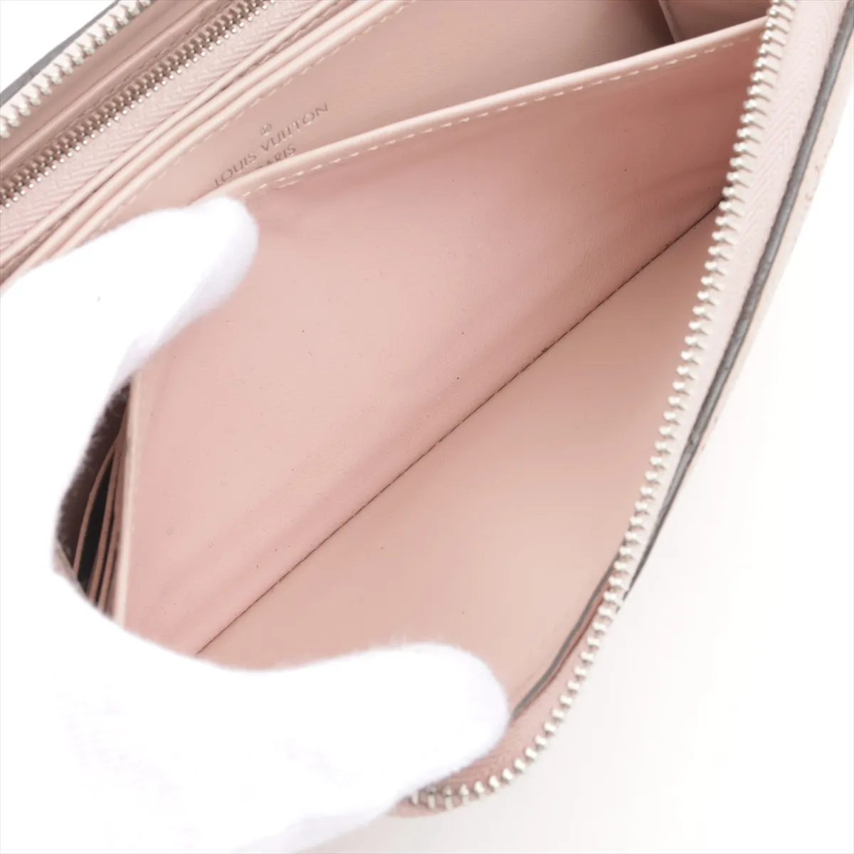 Mahina Zippy Wallet M61868 TN3119 Magnolia Round Zip Wallet — view 8