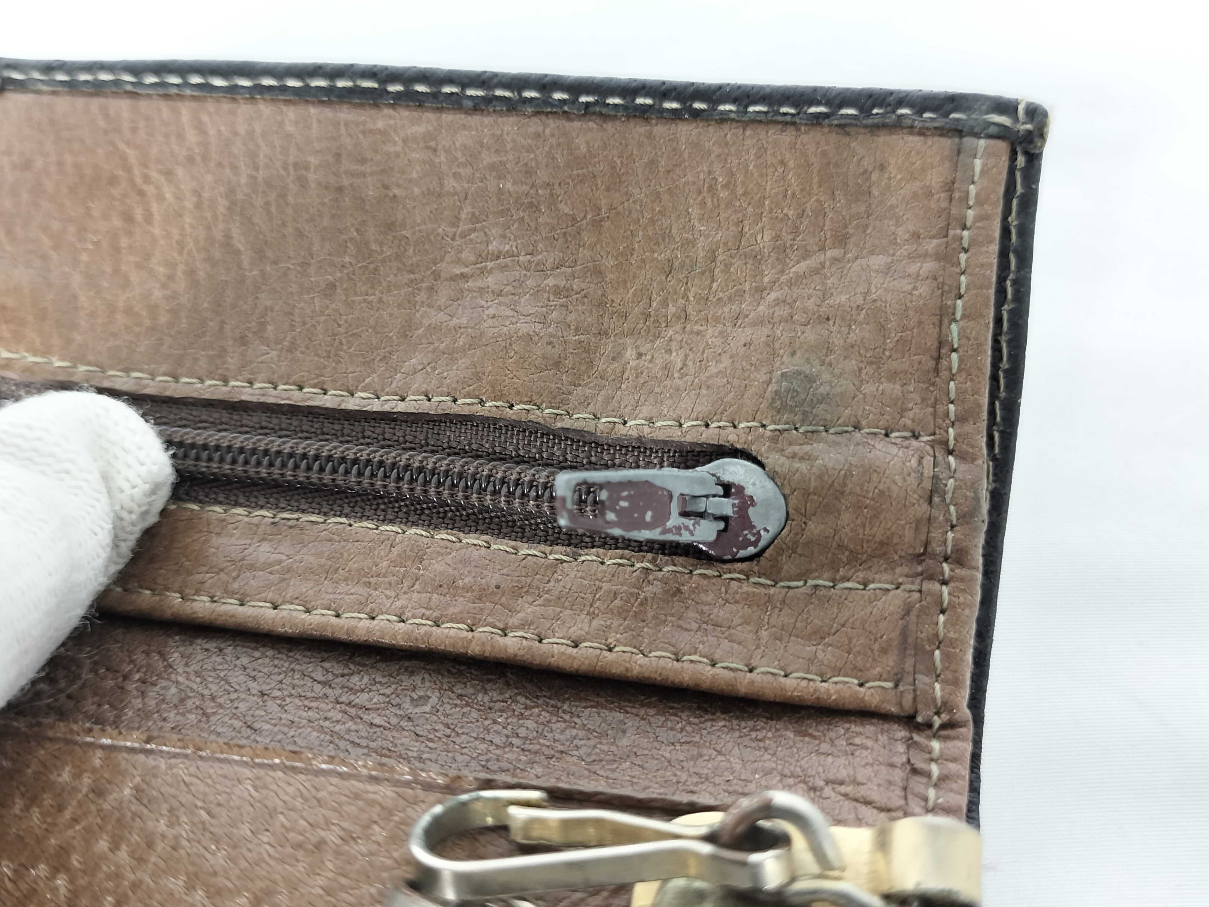 Old Key Case/Keychain — view 6