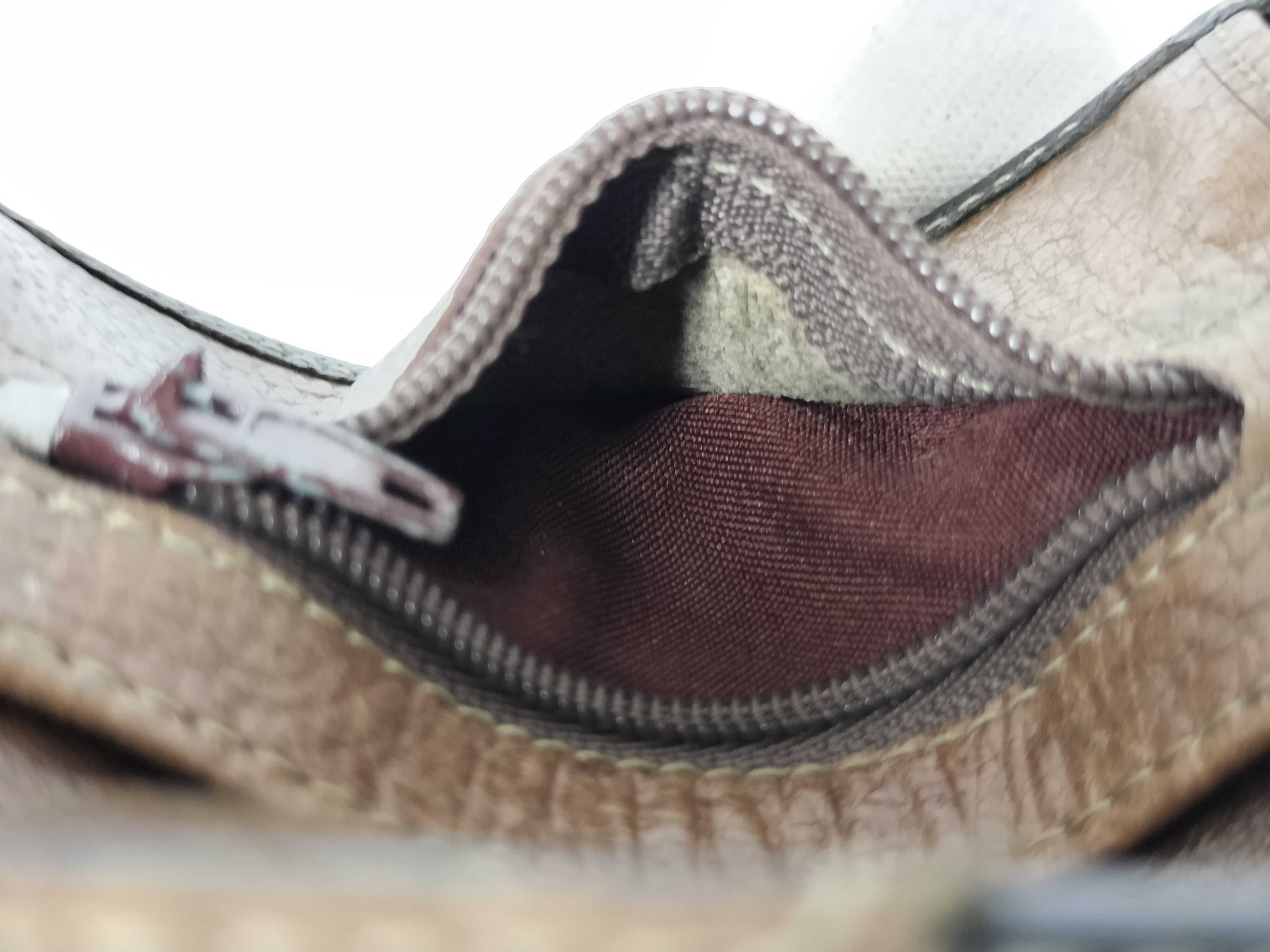 Old Key Case/Keychain — view 7