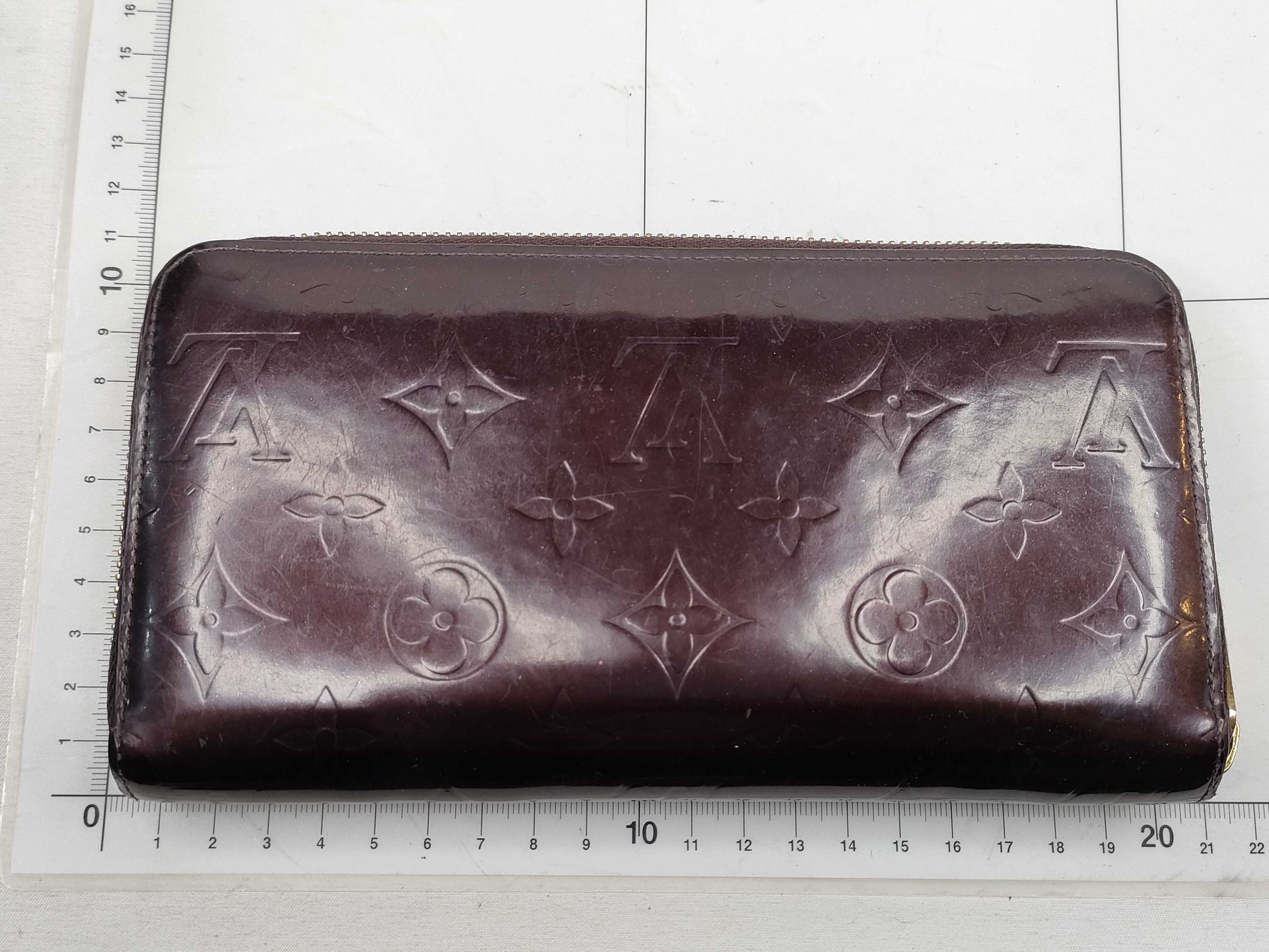 Vernis Louis Vuitton Monogram Vernis Zippy Wallet — view 2
