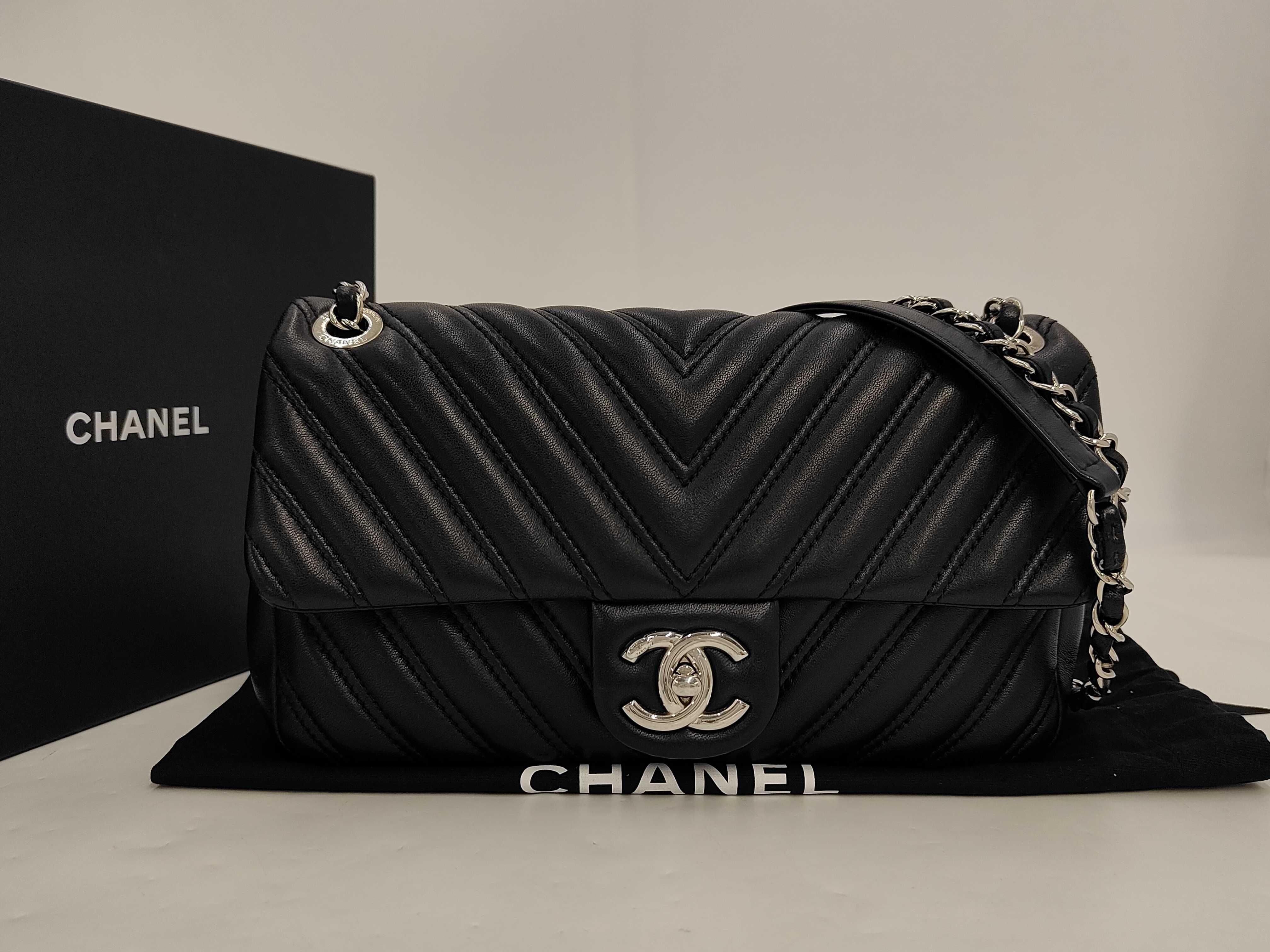 Classic Flap Black V-Stitch Shoulder Bag