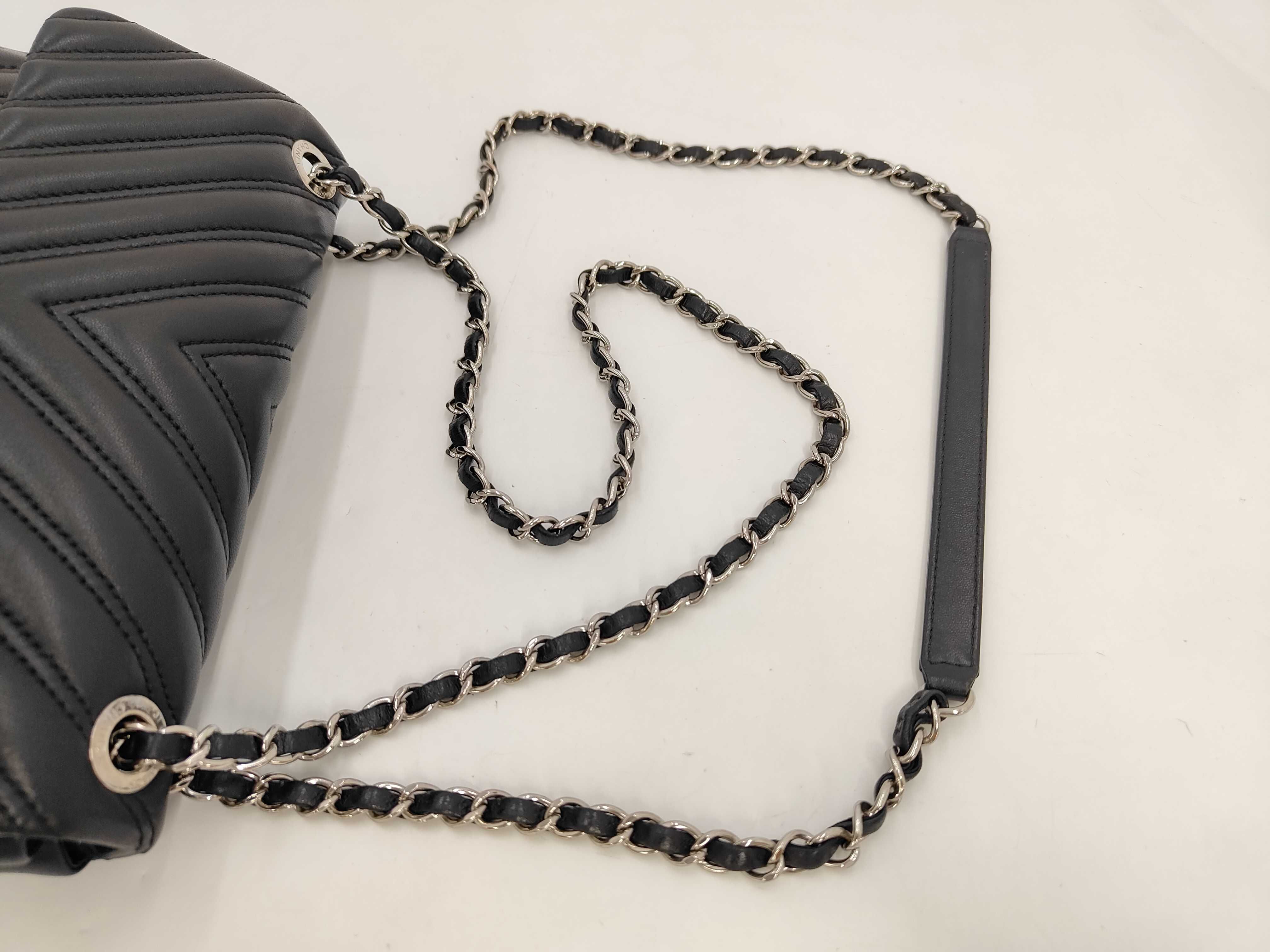 Classic Flap Black V-Stitch Shoulder Bag — view 5