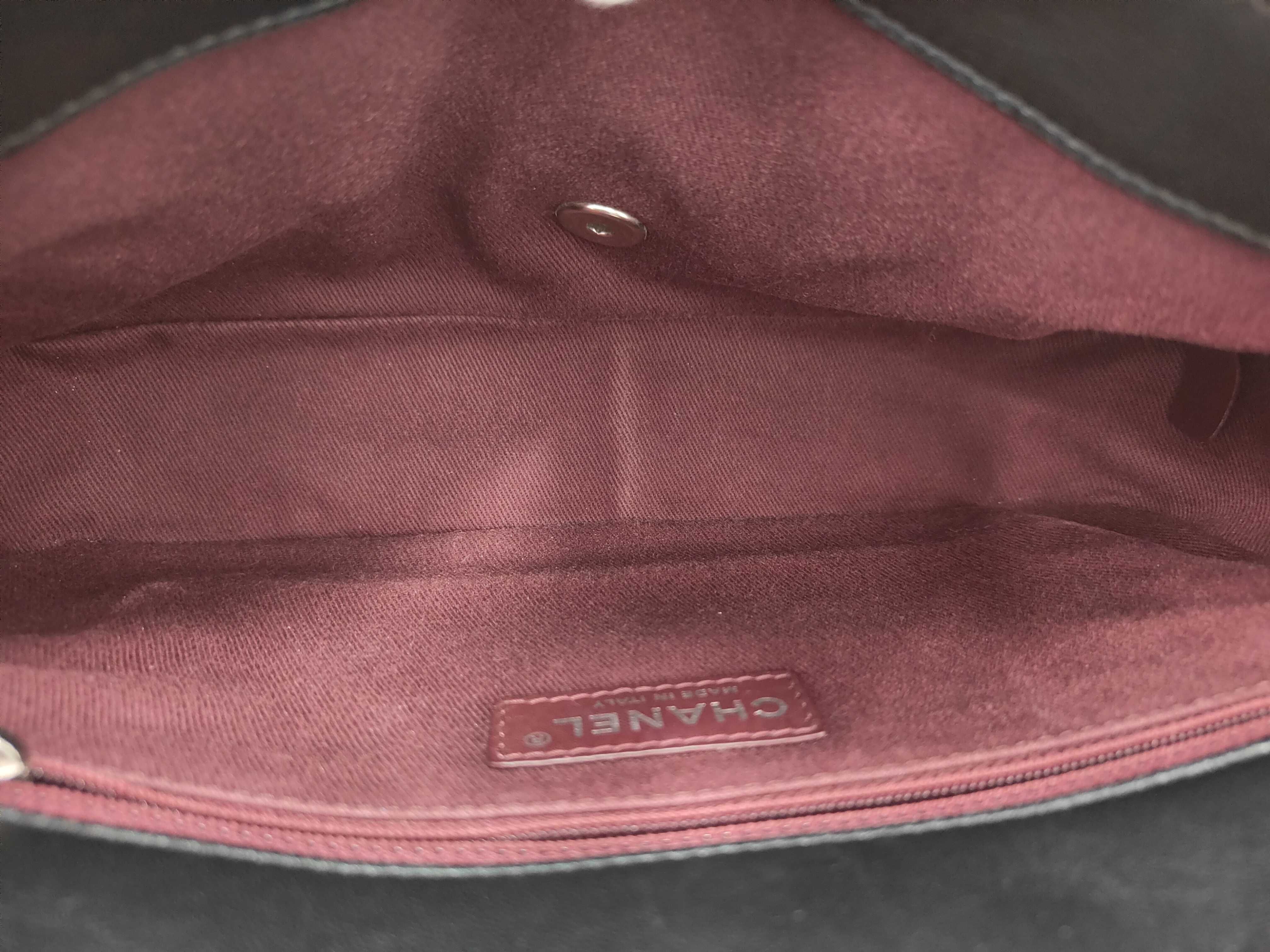 Classic Flap Black V-Stitch Shoulder Bag — view 9