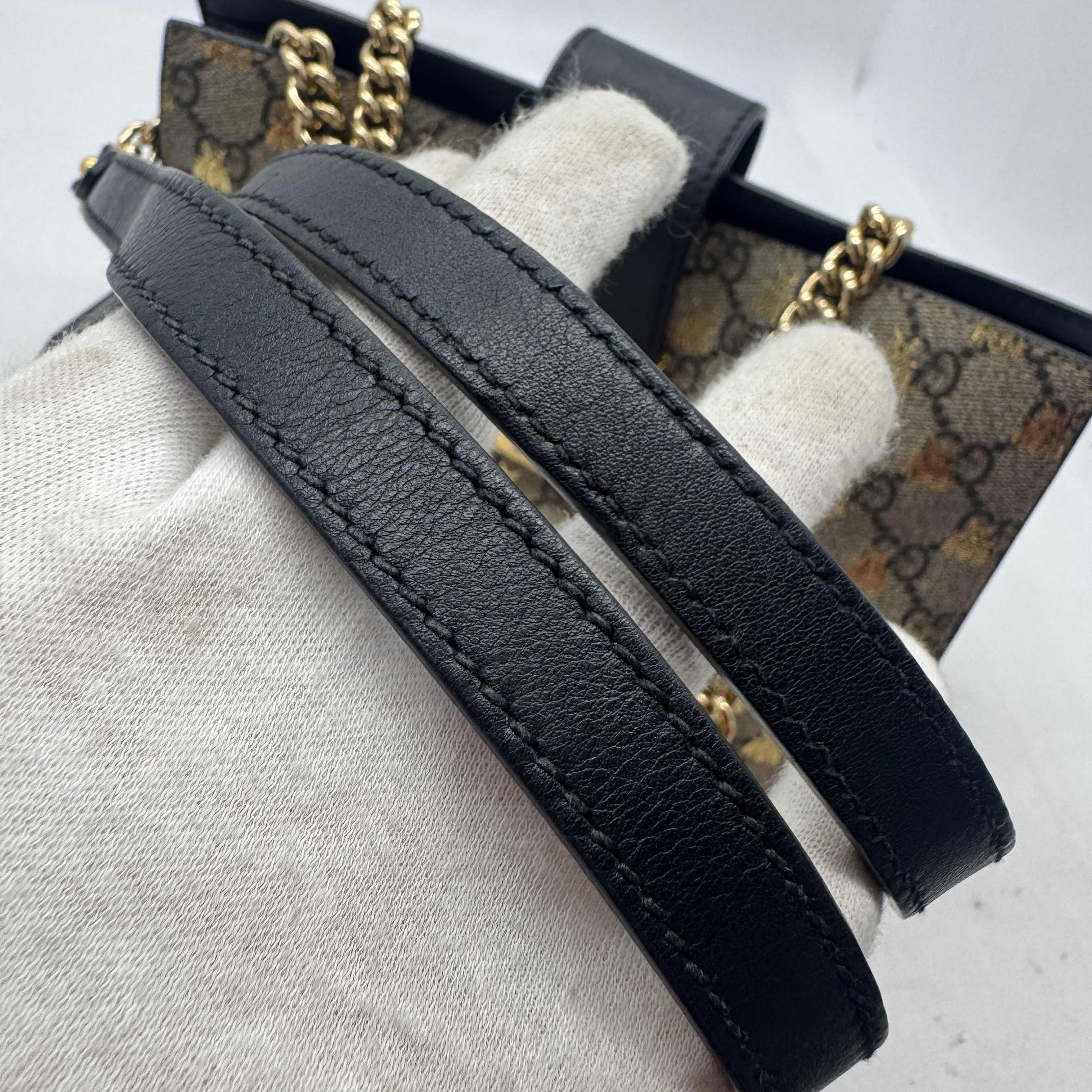 GG Supreme Bee Padlock Tote Bag Shoulder Bag — view 14