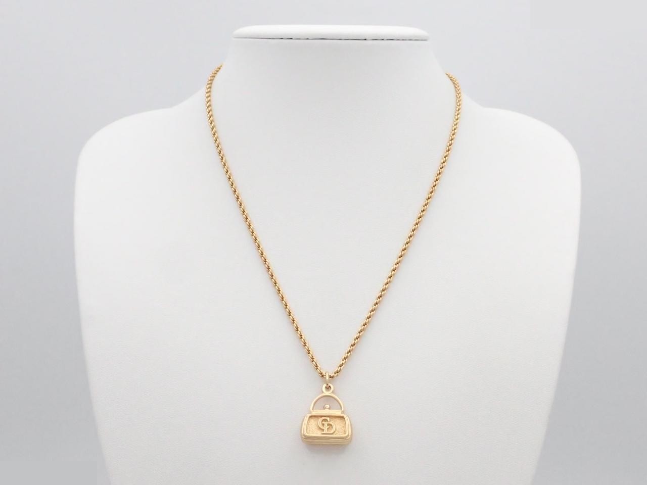 Precious Metals, Necklaces, Pendants — view 3