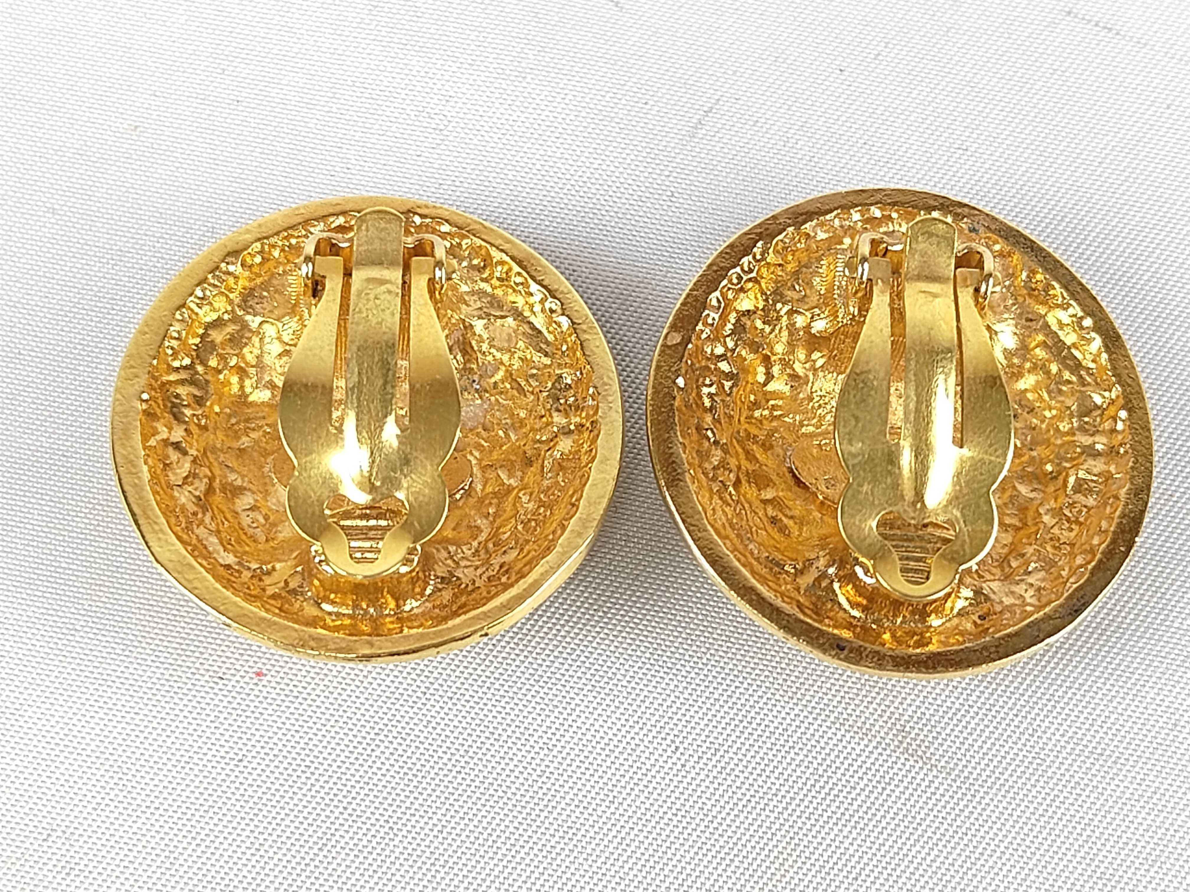 Coco Mark Medallion 2589 Round Earrings — view 2