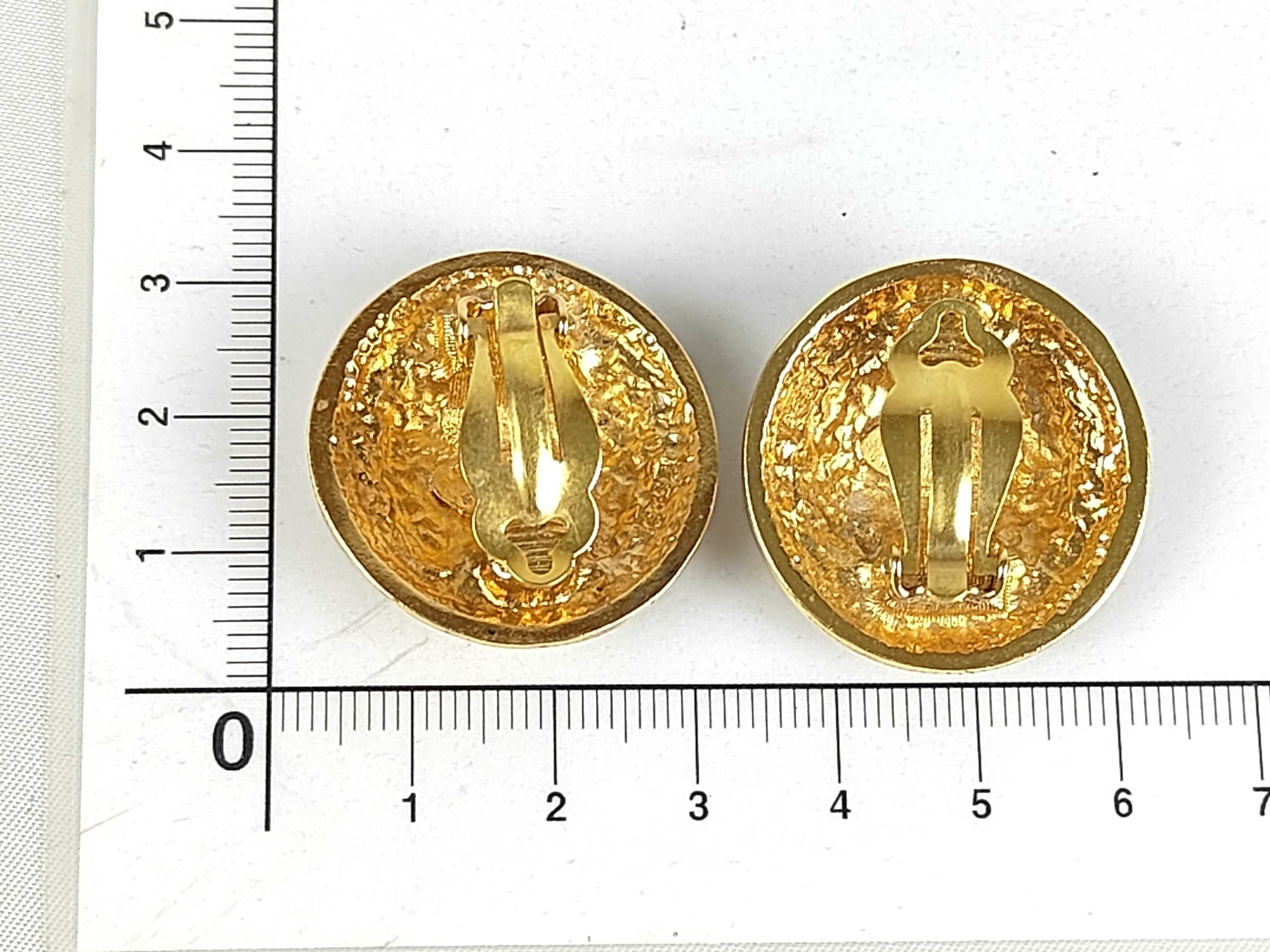 Coco Mark Medallion 2589 Round Earrings — view 9
