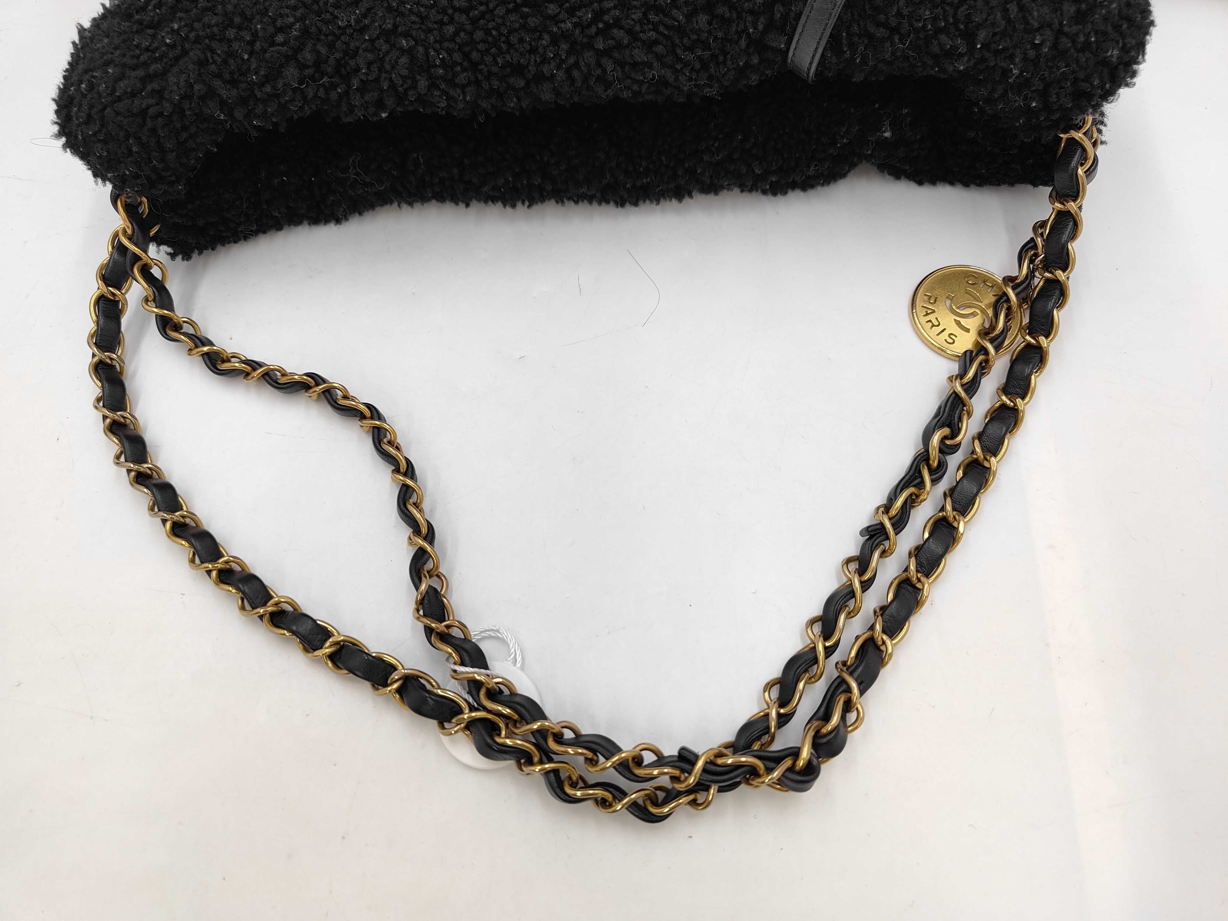 22 Logo Small Boa Shearling Aged Lambskin Black Gold Hardware Chain Bag Black Shoulder Bag — view 5
