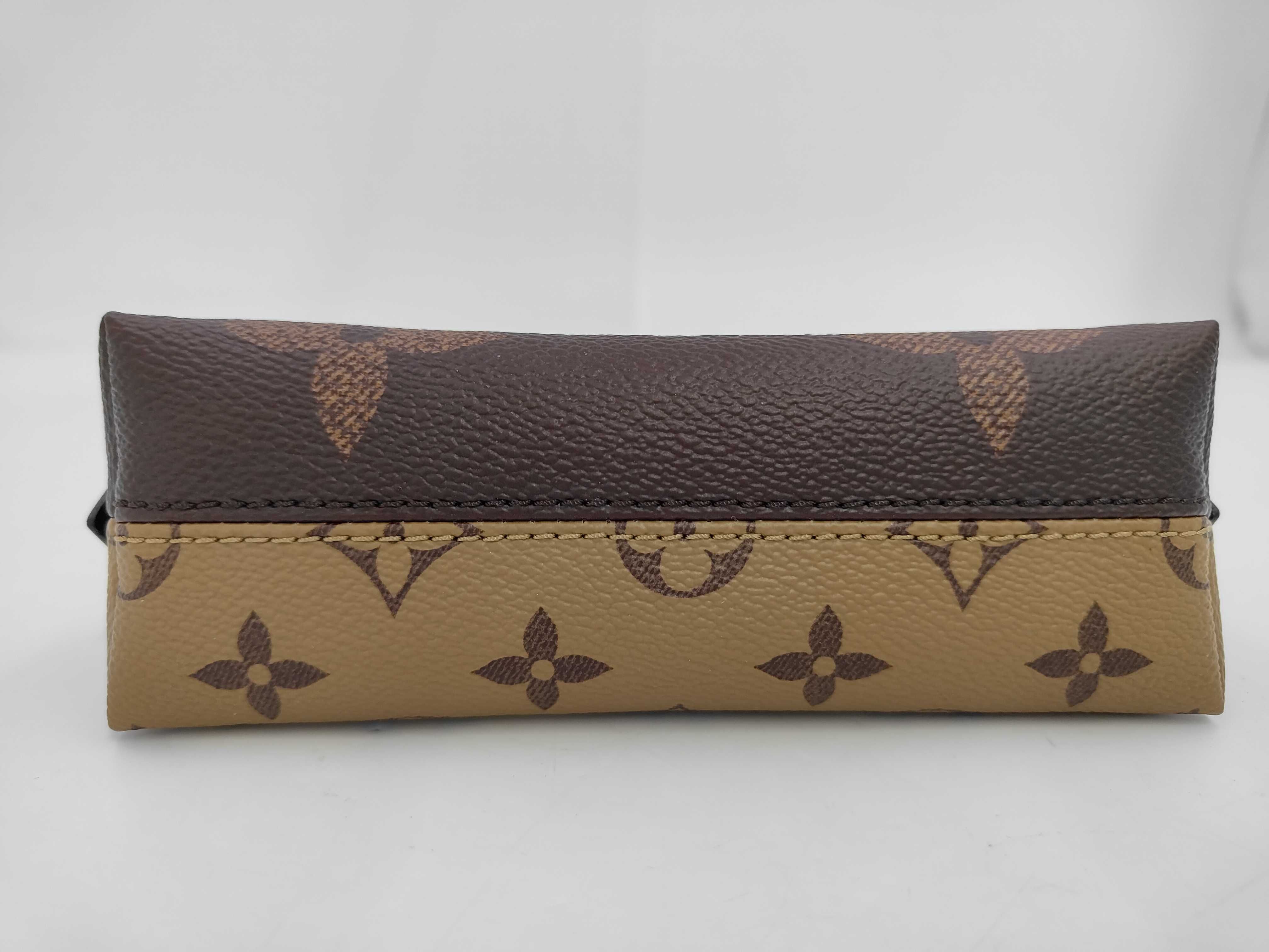 Pochette Cosmetic PM Monogram Reverse M11249 RFID Pouch — view 4