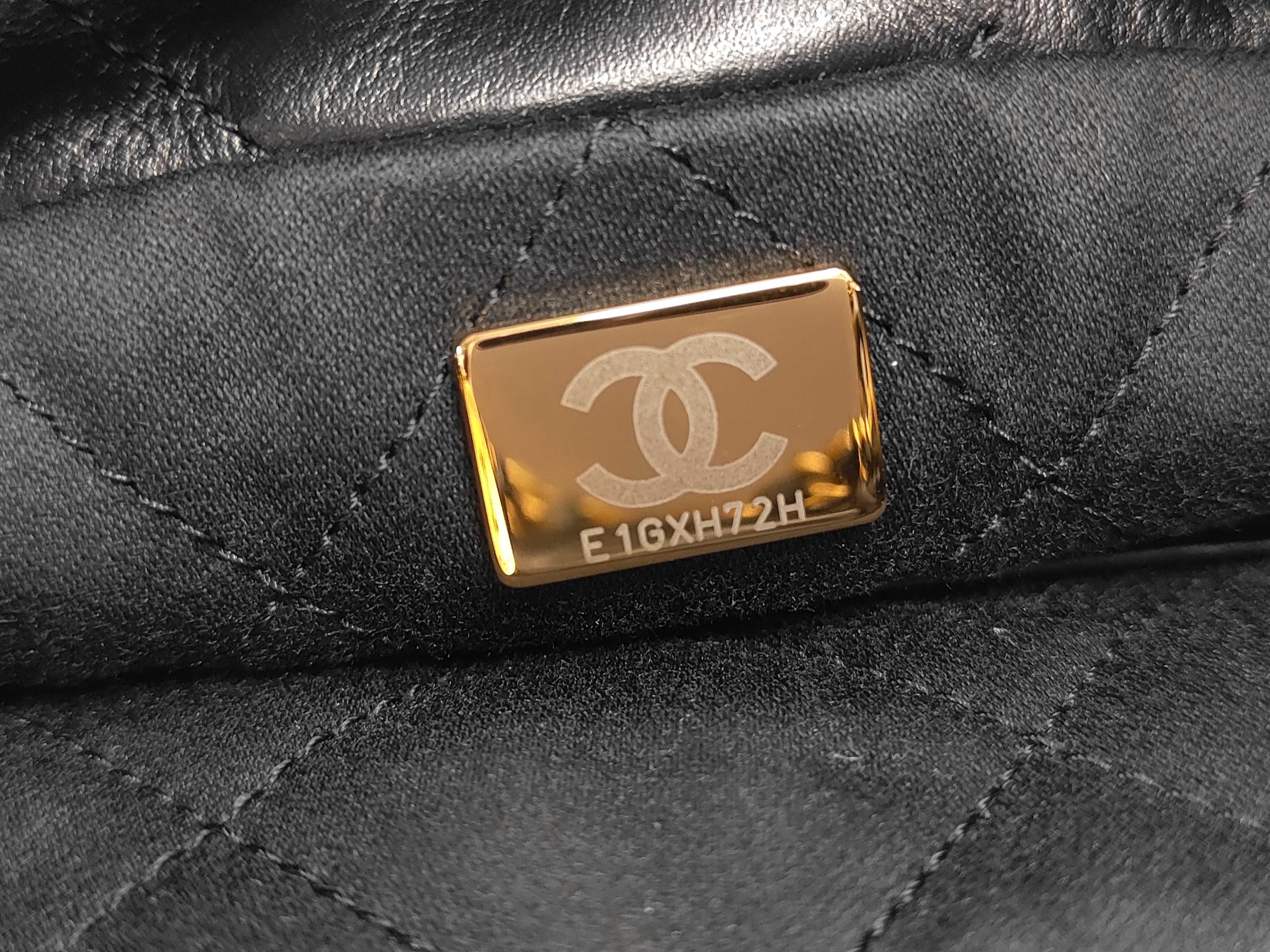 Matelasse 22 Shoulder Bag — view 9