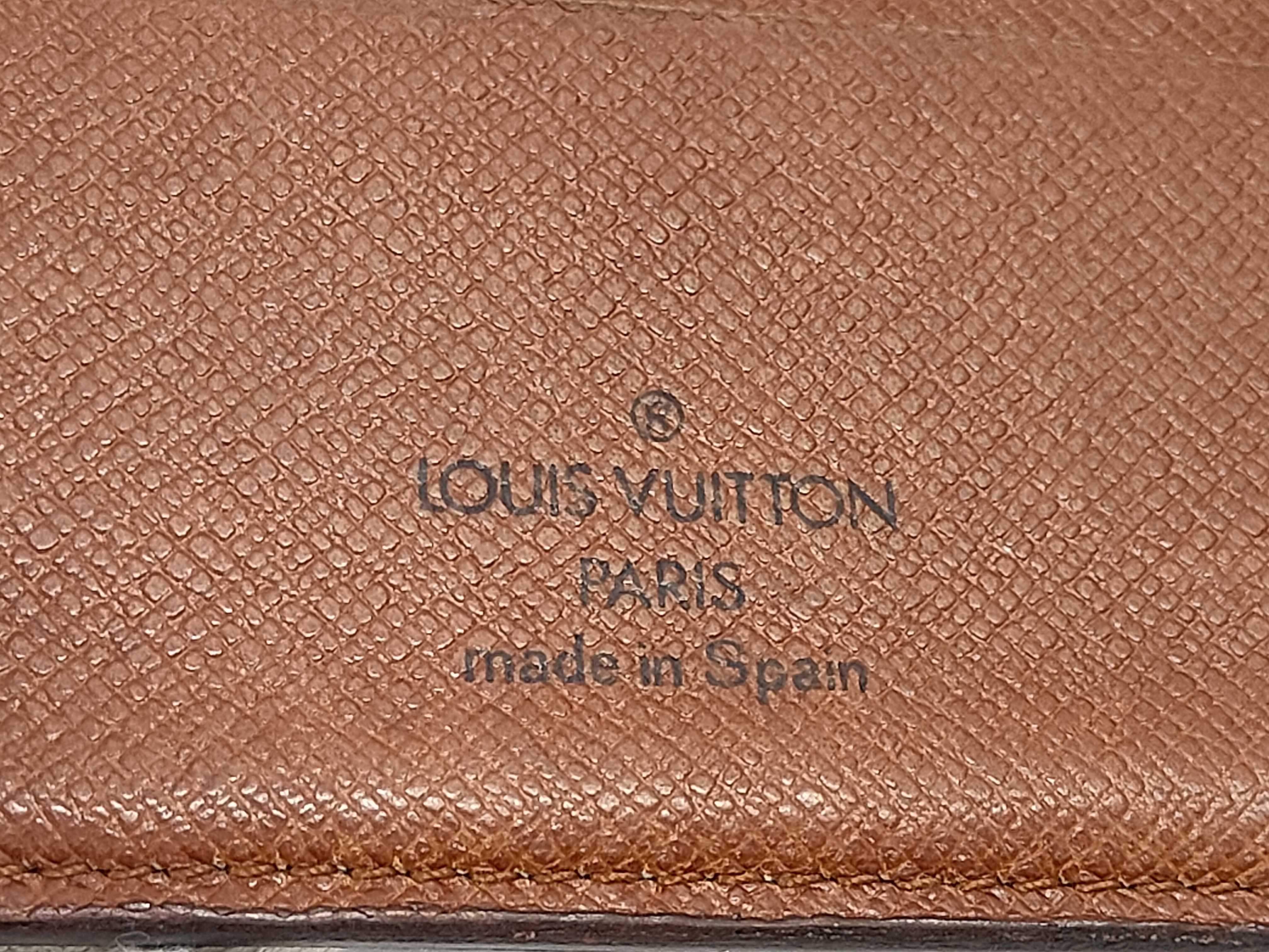 bi-fold wallet — view 8
