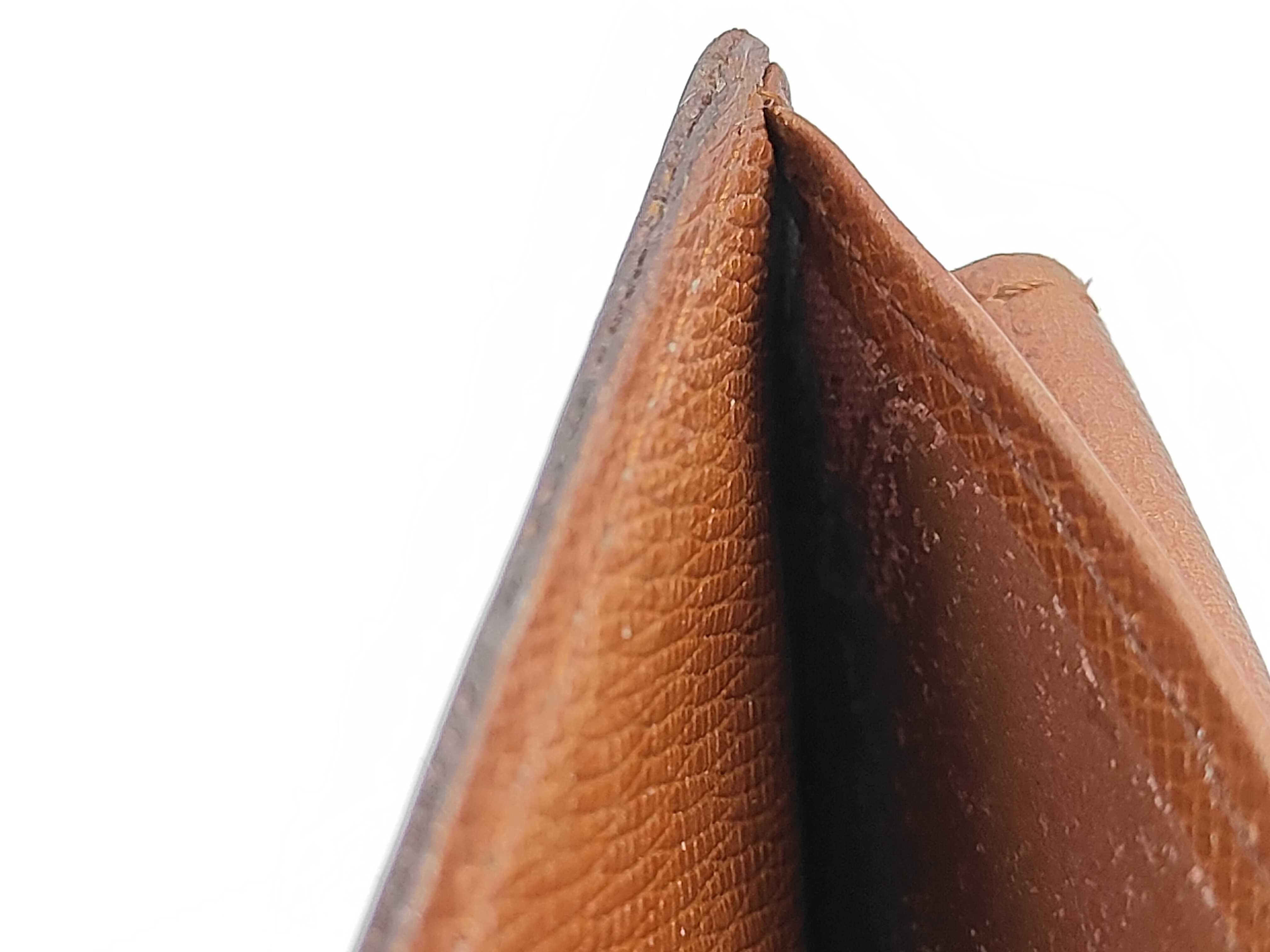 bi-fold wallet — view 10
