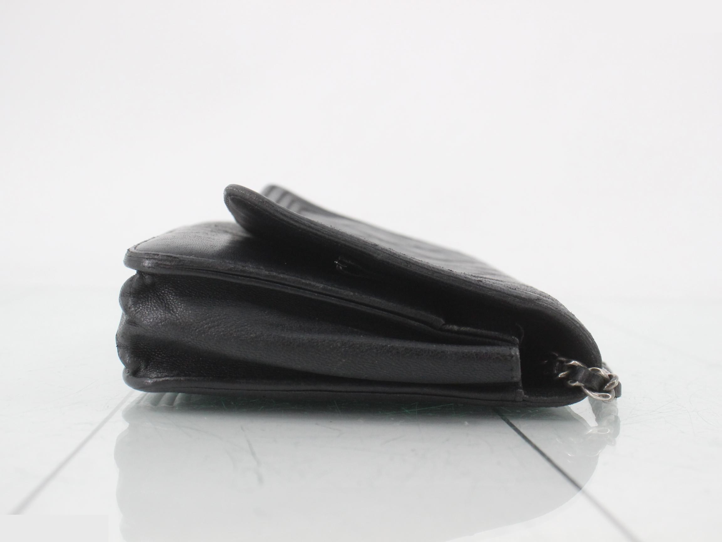 Boy Chanel Lambskin Black, serial number 16 — view 3