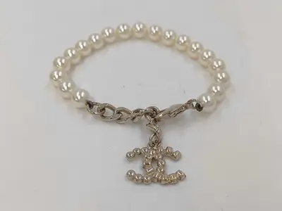 Bracelet/Bangle with Gold Plated Hardware and Faux Pearls (B17B)